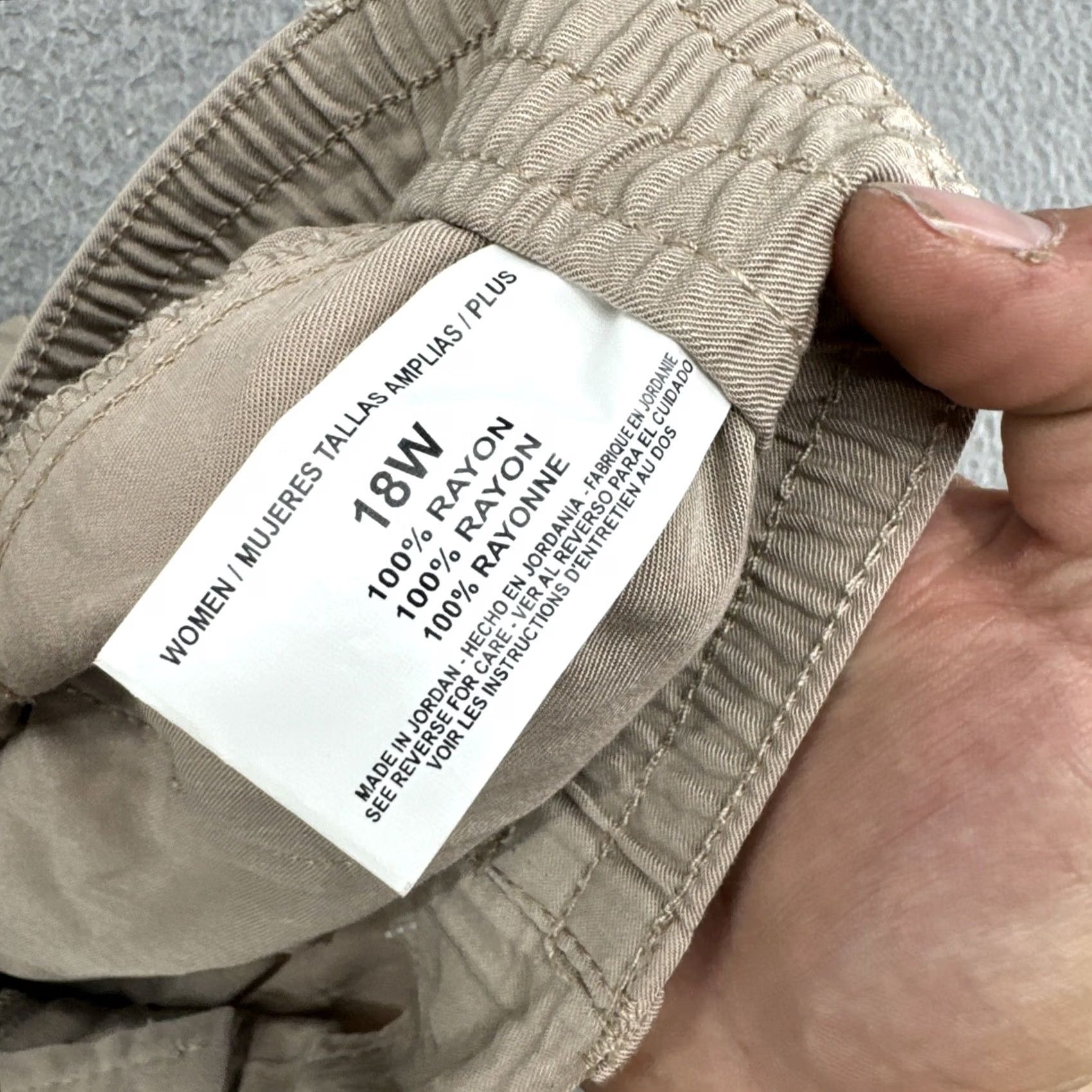 Gloria Vanderbilt Gloria Vanderbilt Molly Shorts Beige Rayon Cuffed Drawstring Elastic Waistband 18W Women Shorts +Pockets Casual Mid Rise Knit 90s Stil No Size 40" / US 18 - 4 Thumbnail