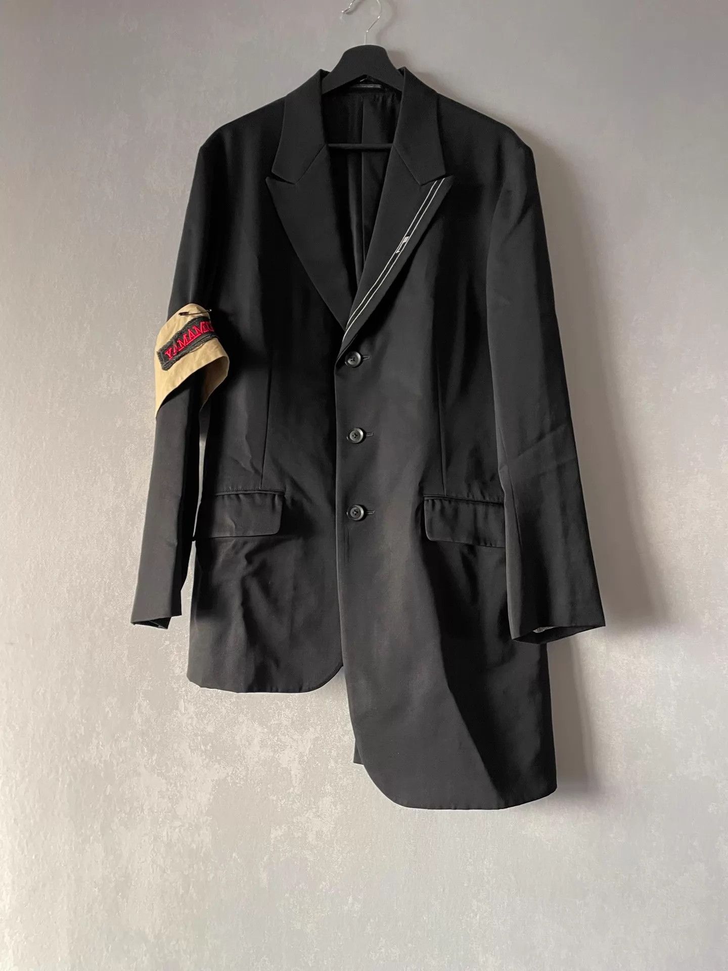 Yohji Yamamoto Yohji Yamamoto 2020AW Asymmetric Armband Jacket Size US M / EU 48-50 / 2 - 1 Thumbnail