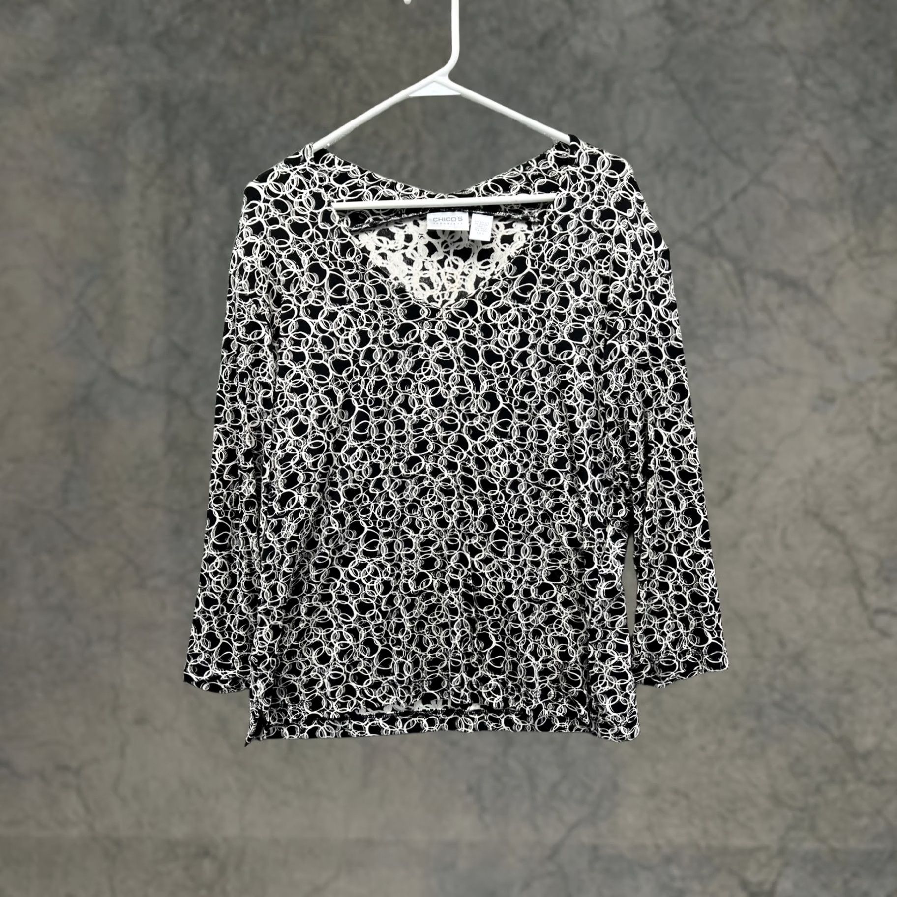 Vintage Chico's Blouse Womens 3 Black White V Neck 3/4 Sleeve Travel Jersey Top Size XS / US 0-2 / IT 36-38 - 1 Thumbnail