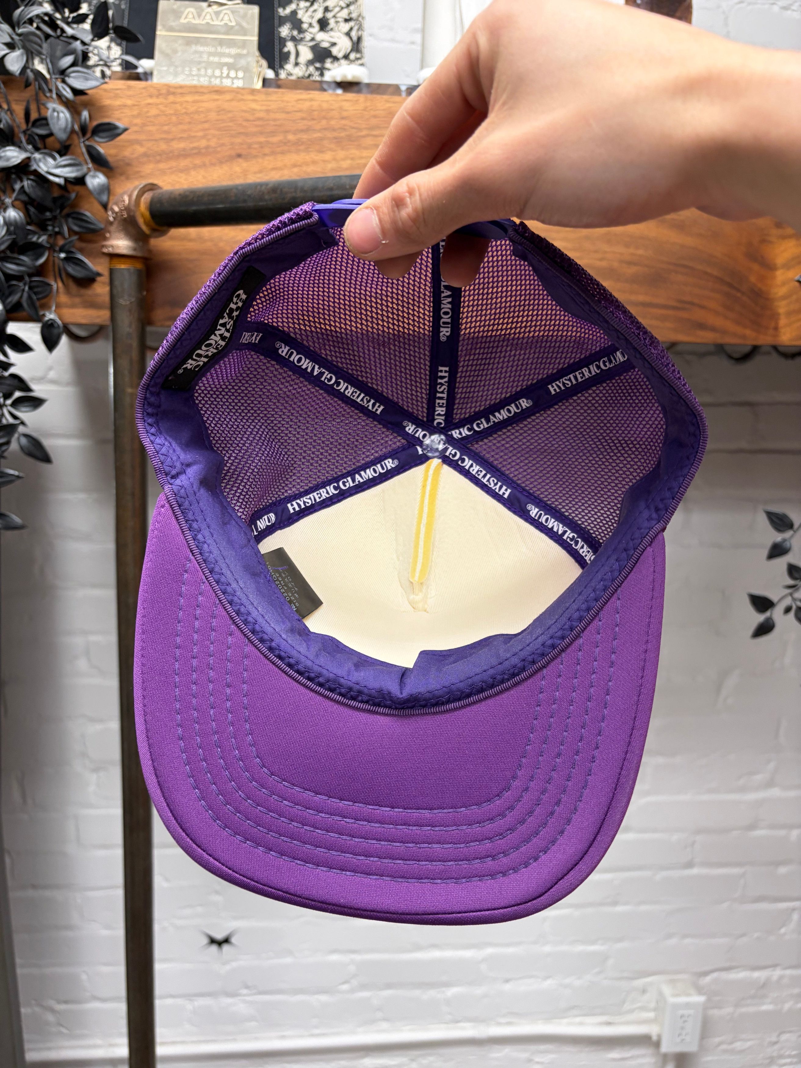 Hysteric Glamour Hysteric Glamour ‘Vixxen Triangle’ Mesh Trucker Hat Size ONE SIZE - 4 Thumbnail