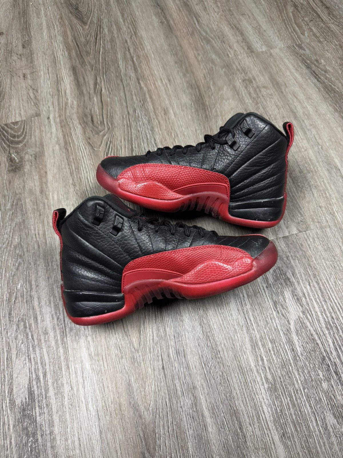 Jordan Brand Jordan 12 Retro Flu Game (2025) (GS) size 4Y/5.5W Size US 4 / IT 34 - 3 Thumbnail