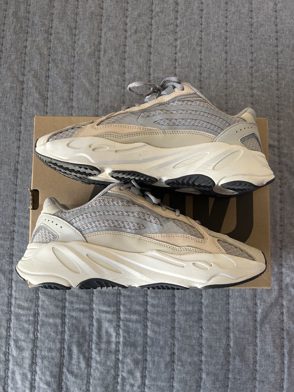 Adidas × Kanye West Yeezy 700 V2 Cream Size US 9 / EU 42 - 2 Thumbnail
