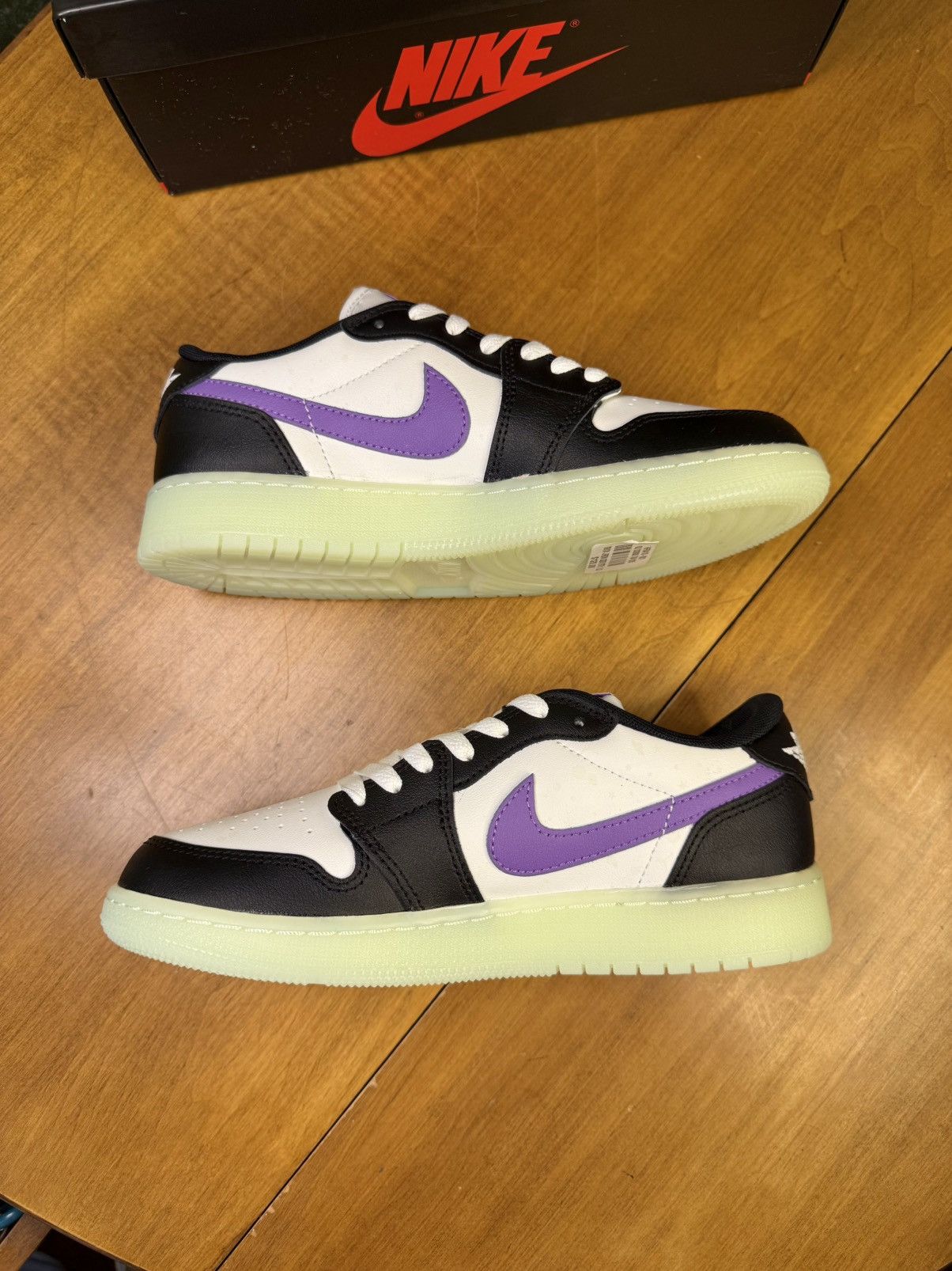 Nike New Nike Air Jordan 1 Retro Low OG HF0410-001 6Y Size US 6 / EU 39 - 4 Thumbnail