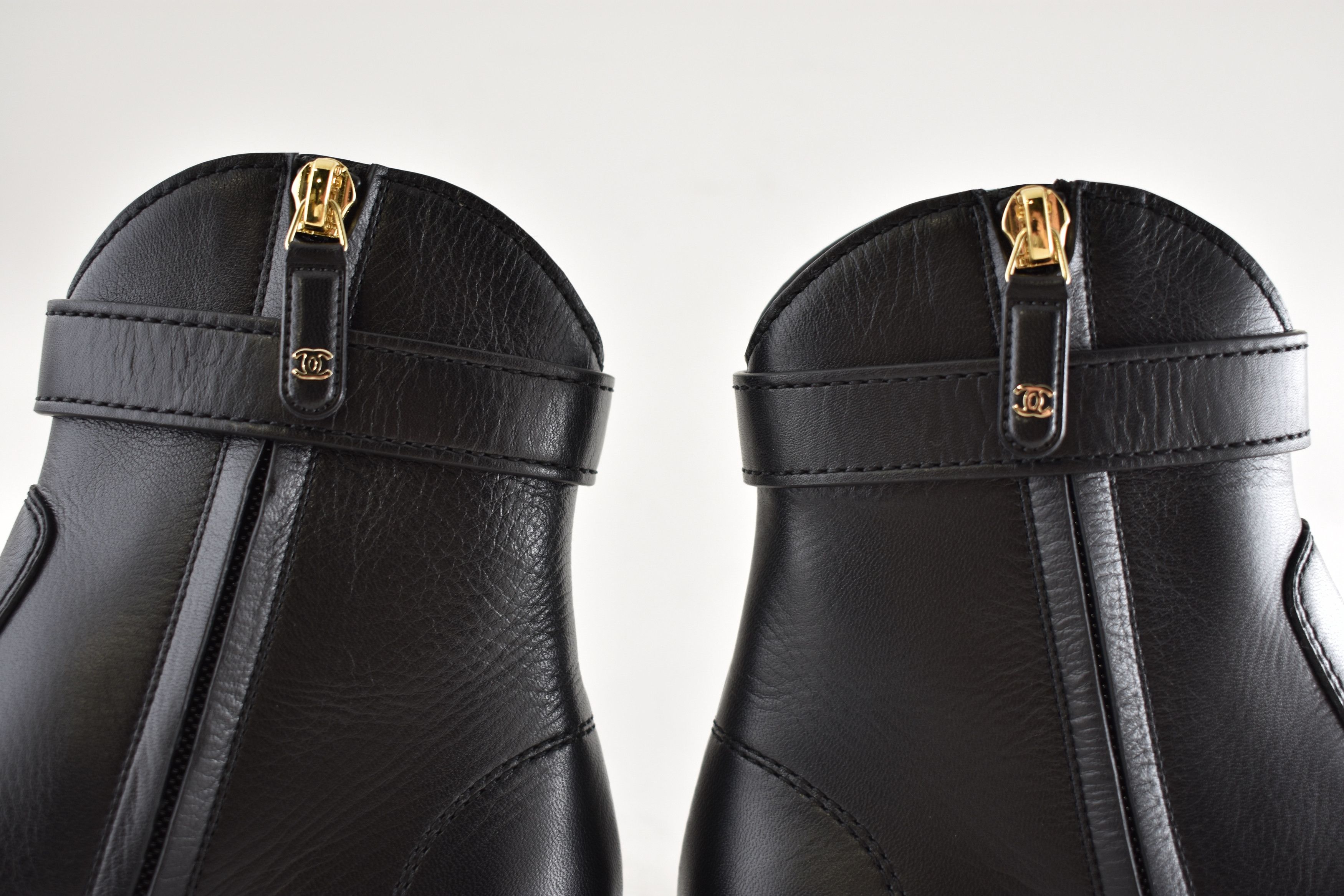 Chanel Chanel 24K Leather Pearl CC Western Short Ankle Boots 37 Size US 7 / IT 37 - 11 Thumbnail