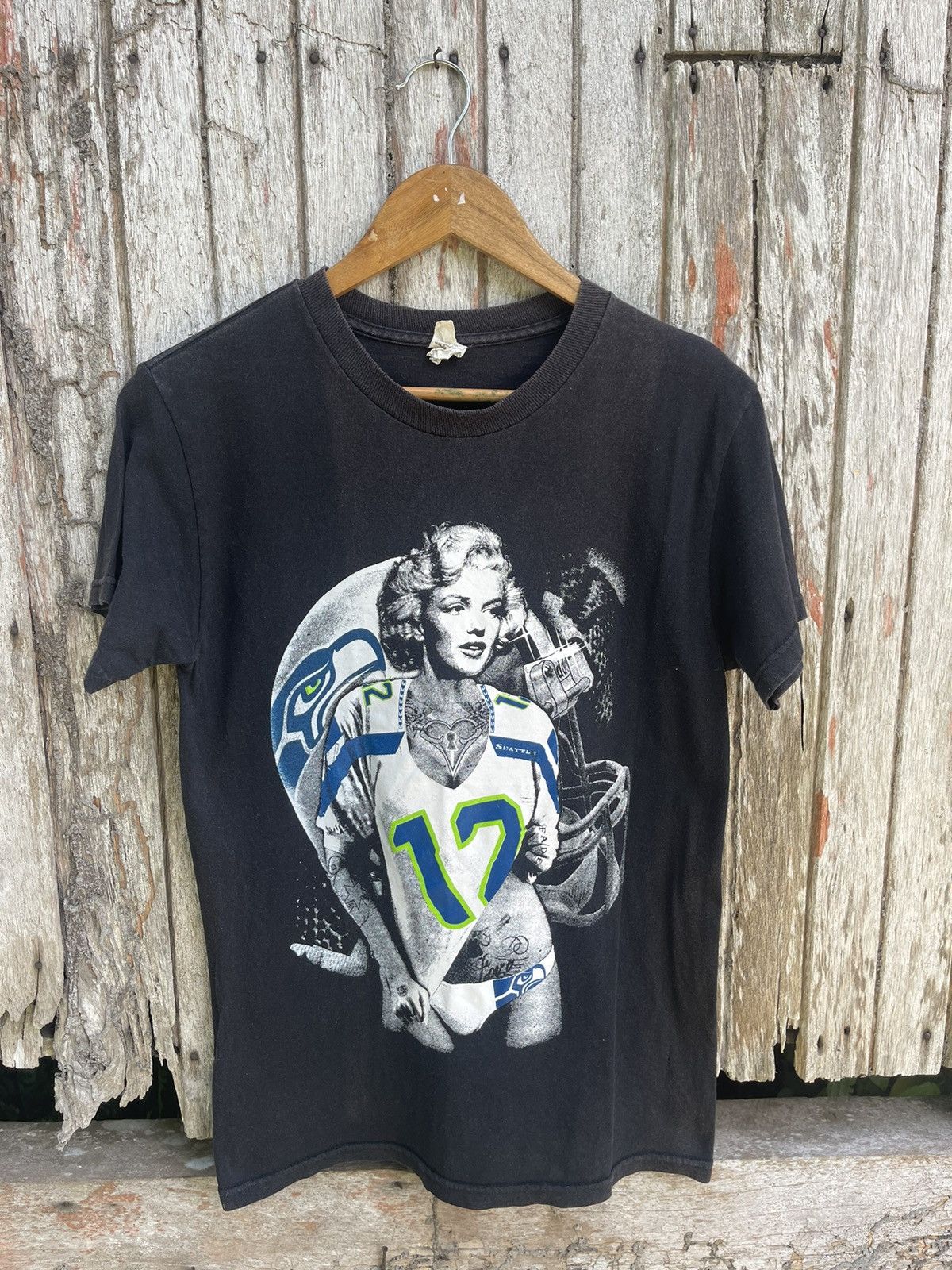 NFL Marilyn Monroe x Seahawks #17 Graphic Tee Size US S / EU 44-46 / 1 - 1 Thumbnail
