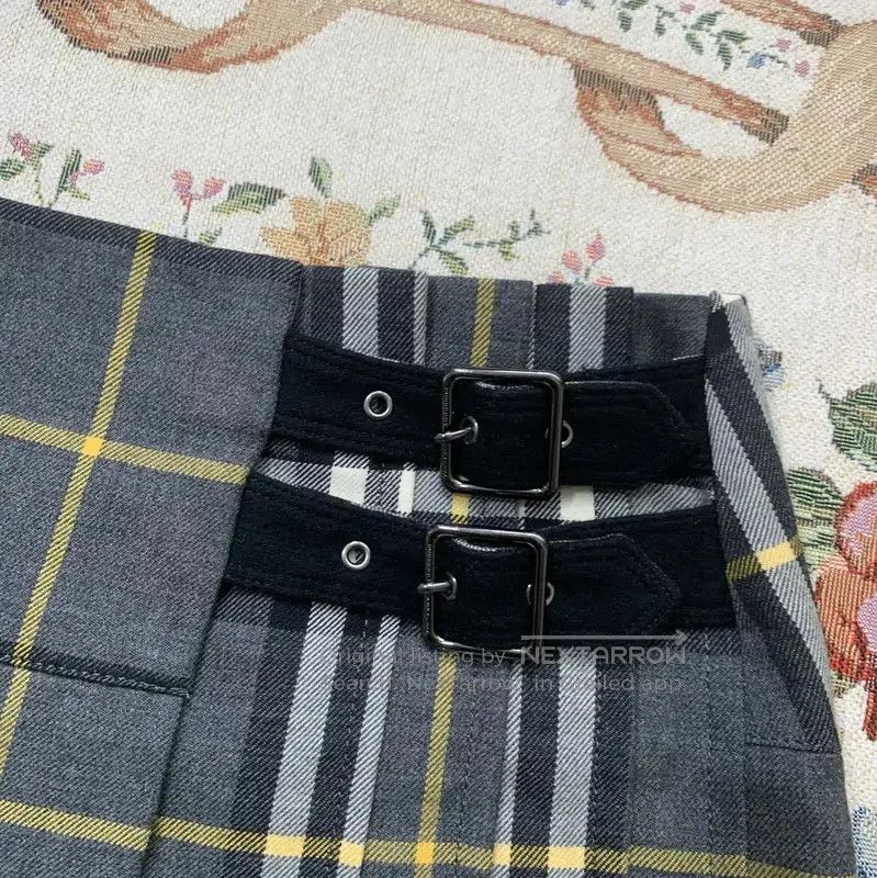 Burberry Burberry Gray Wool Plaid Mini Skirt. Size 23" - 2 Thumbnail