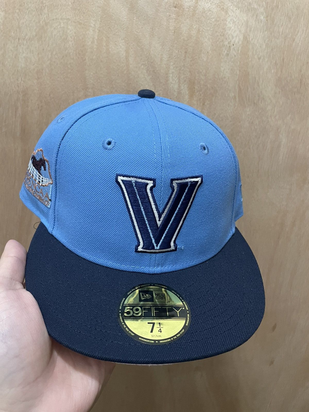 New Era Hat club app exclusive champions size 7 1/4 new Size ONE SIZE - 1 Thumbnail