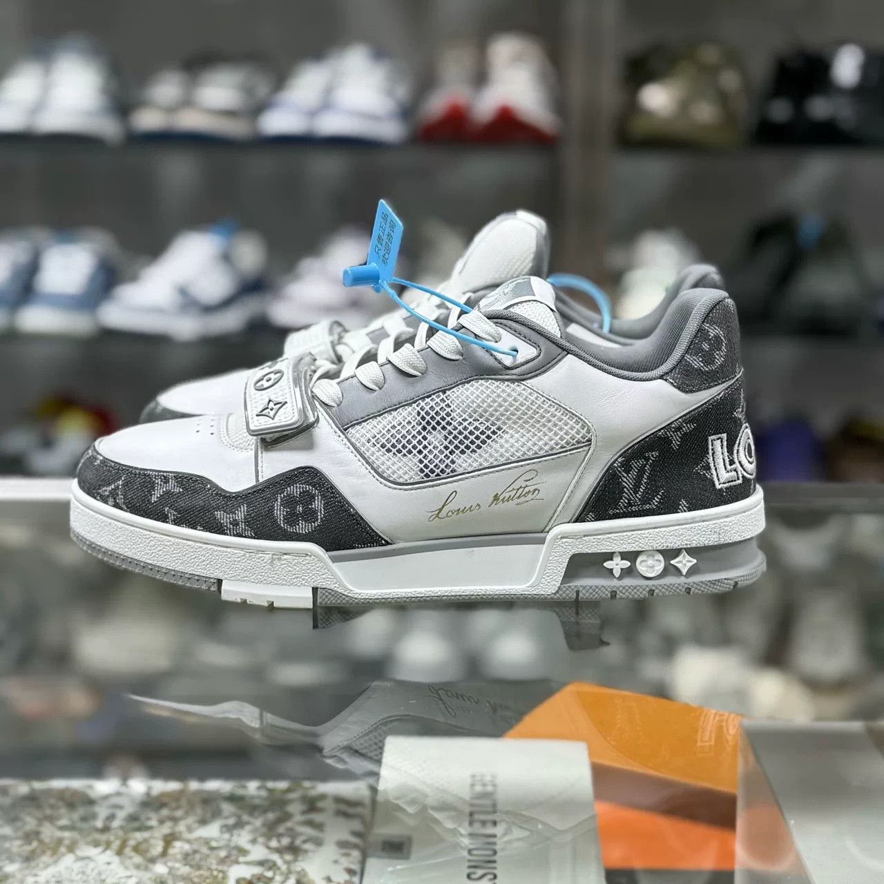 Louis Vuitton Louis Vuitton Trainer White Gray Denim Velcro Size US 9.5 / EU 42-43 - 3 Thumbnail