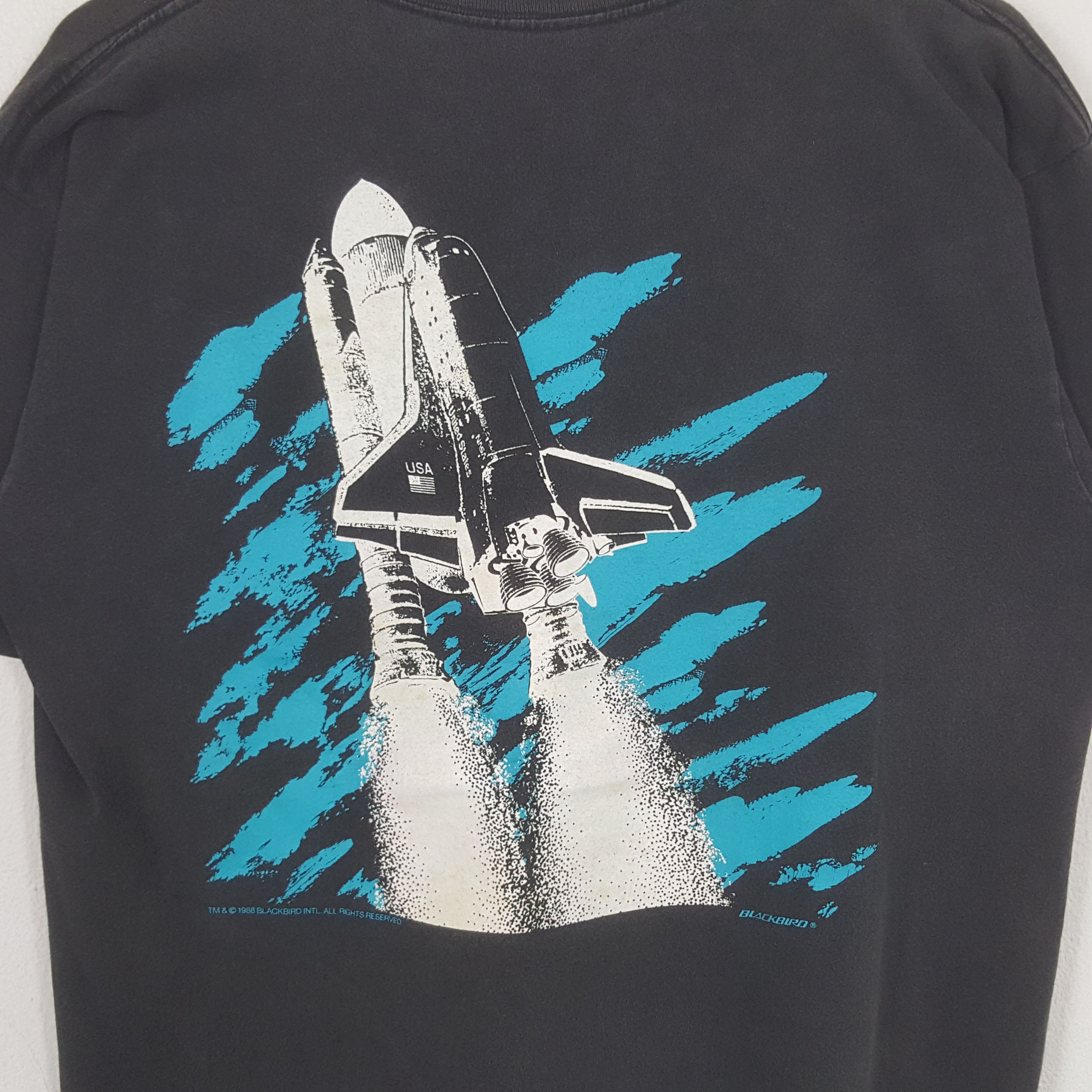 Vintage Vintage 90's Space Shuttle Rocket Art Tshirt RR9 Size US L / EU 52-54 / 3 - 2 Thumbnail