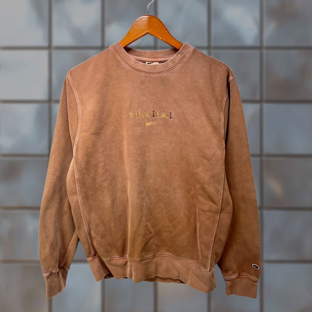 Nike VINTAGE Nike LA Swoosh Sweatshirt S Mens Brown 90s Logo Pullover Crew Neck Long Sleeve Cotton Sweatshirt Size US S / EU 44-46 / 1 - 1 Thumbnail