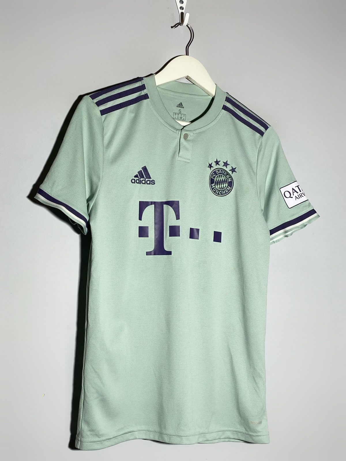 Adidas Adidas FC Bayern Munchen 2018/19 Away Football Shirt Size US S / EU 44-46 / 1 - 3 Thumbnail