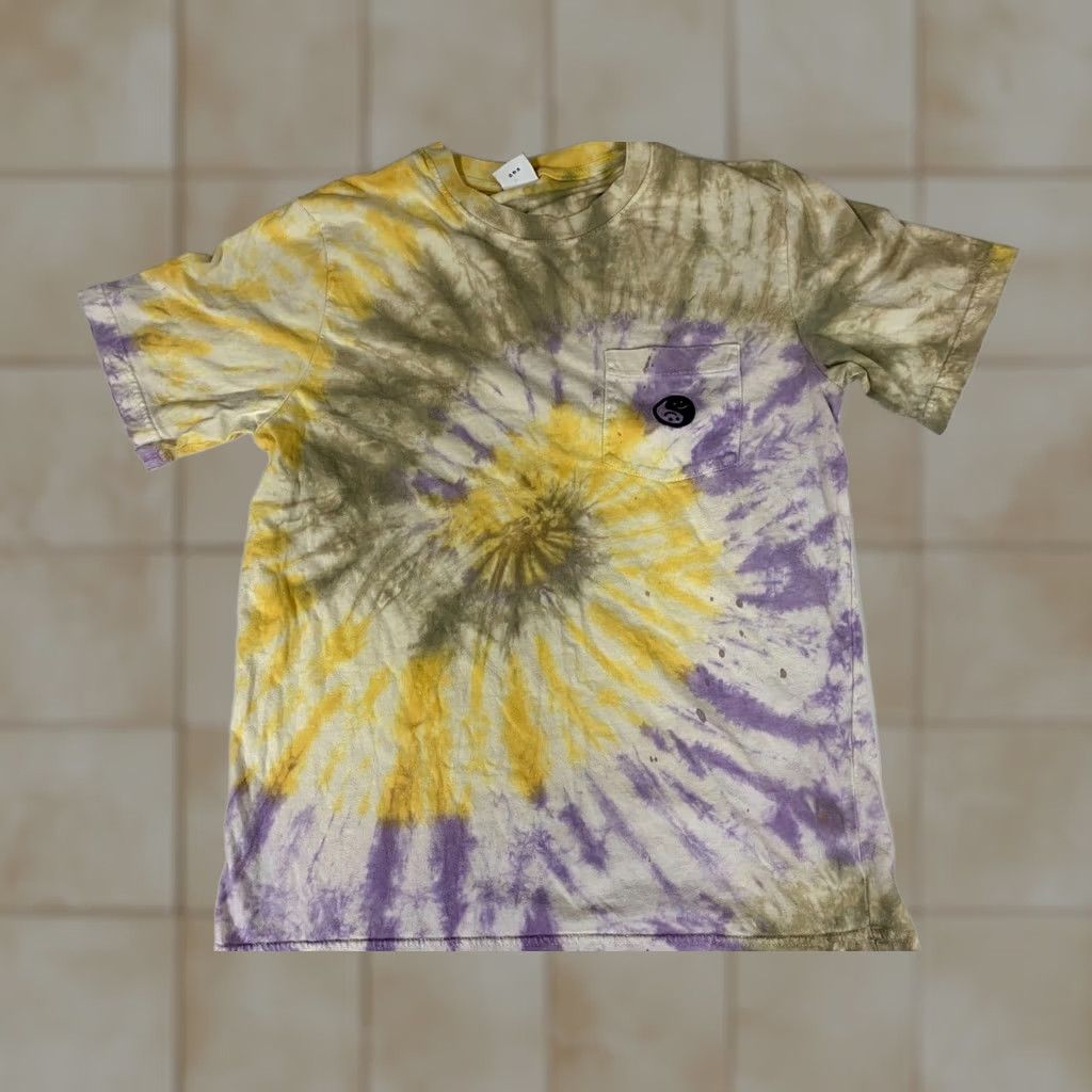 Urban Outfitters Urban Outfitters Mens T-Shirt M Tie Dye Chest Pocket Cotton Crew Neck Short Sleeve Multicolor 90s University Logo Pockets Breathable Regular Size US M / EU 48-50 / 2 - 1 Thumbnail