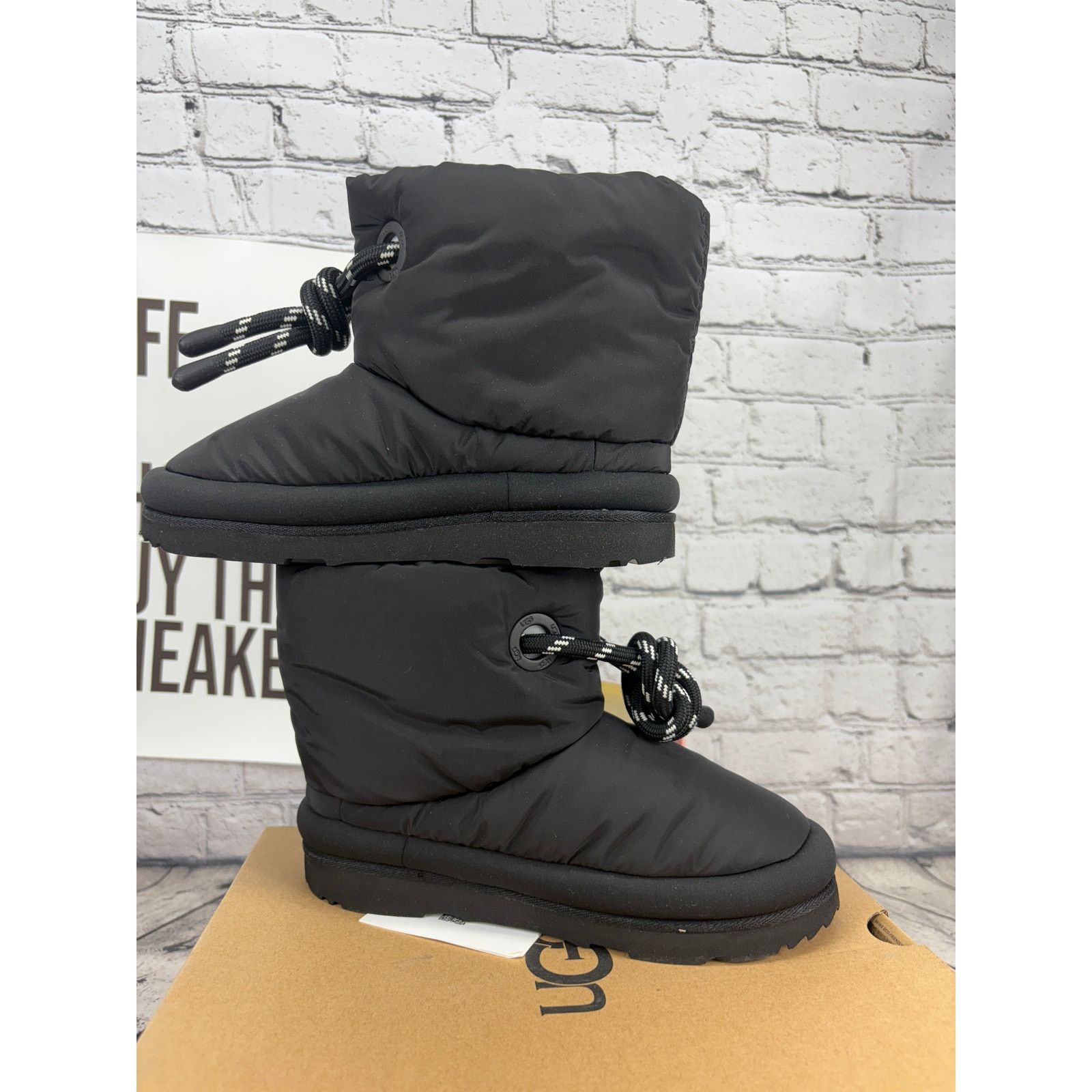 Ugg UGG Classic Maxi Short Boots Womens 5 Black Bootie Puff Shoe Size US 5 / IT 35 - 6 Thumbnail