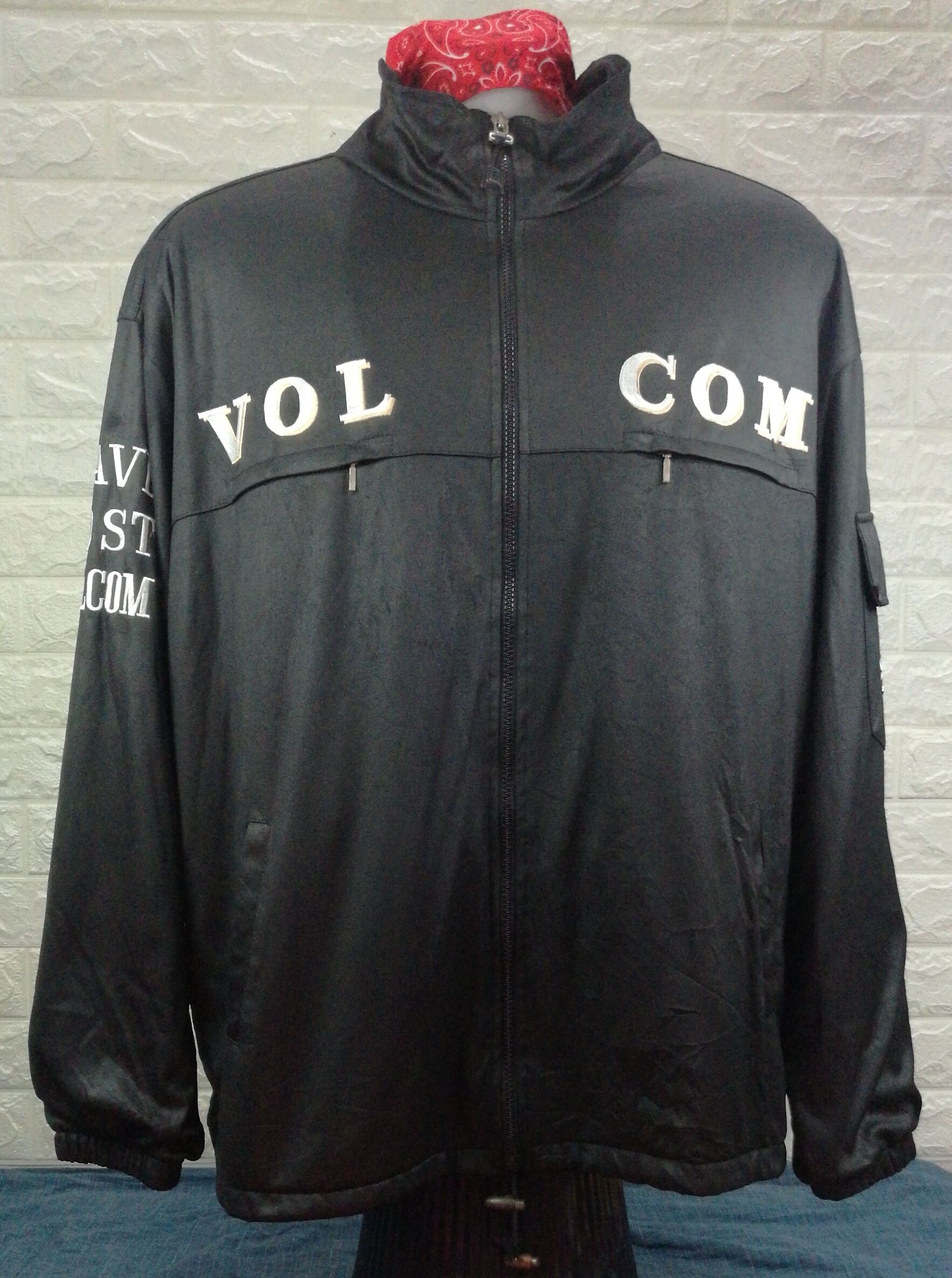 Volcom Vintage VOLCOM Big Logo Black Jacket Size US XL / EU 56 / 4 - 2 Thumbnail