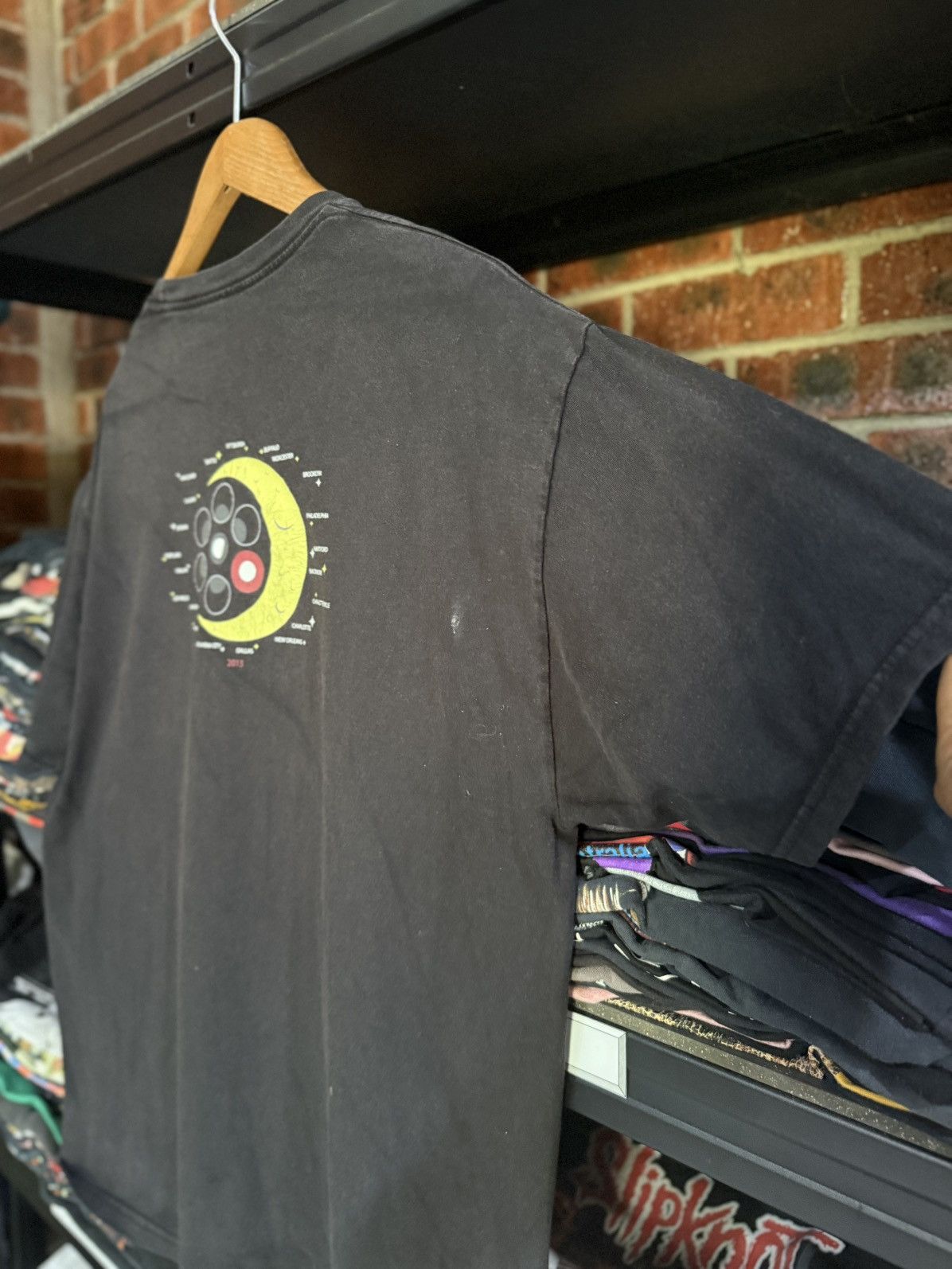 Band Tees Thrashed Vintage Pearl Jam Tour Sun Faded Grunge Tee Size US XL / EU 56 / 4 - 4 Thumbnail