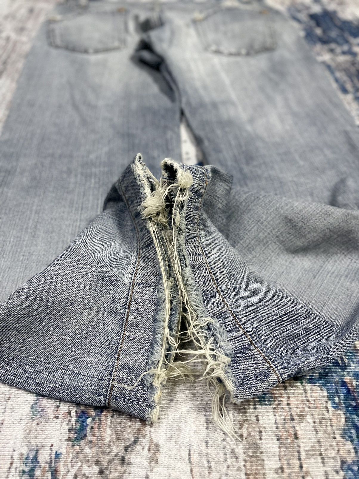 Dolce & Gabbana SS04 DOLCE&GABBANA DAVID BECKHAM DISTRESSED LIGHT WASH JEANS Size US 35 - 19 Thumbnail