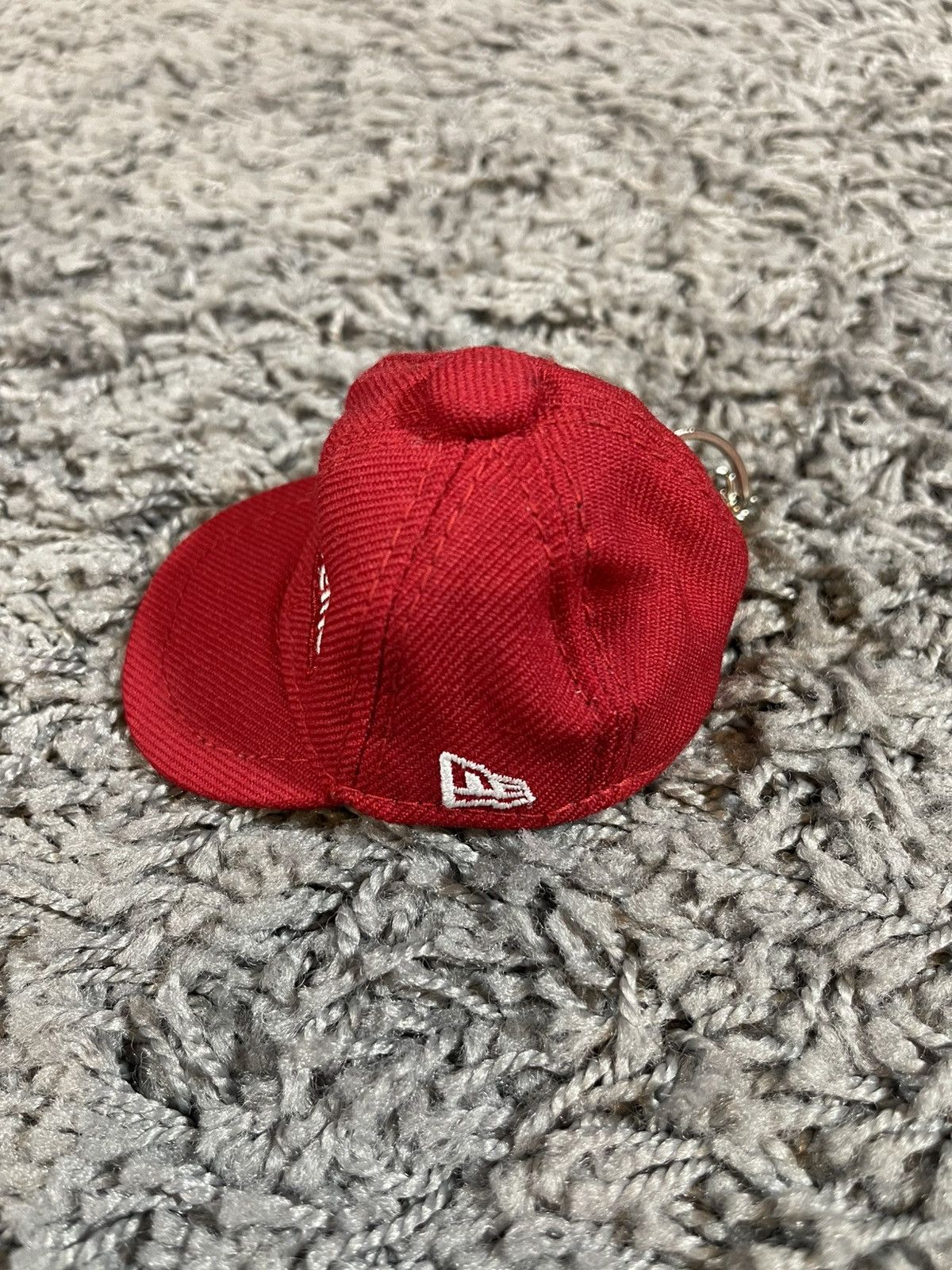 New Era × Supreme 2014FW Supreme New Era Cap Hat Keychain Red Rare Size ONE SIZE - 3 Thumbnail