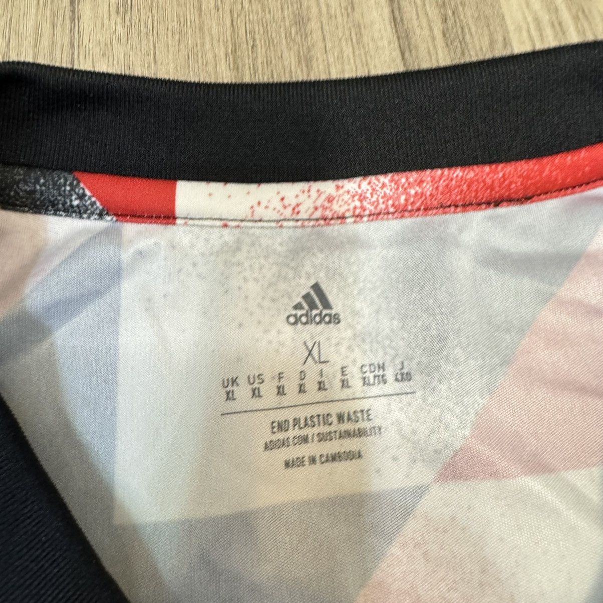 Adidas Manchester United 22/23 training shirt Size US XL / EU 56 / 4 - 5 Thumbnail