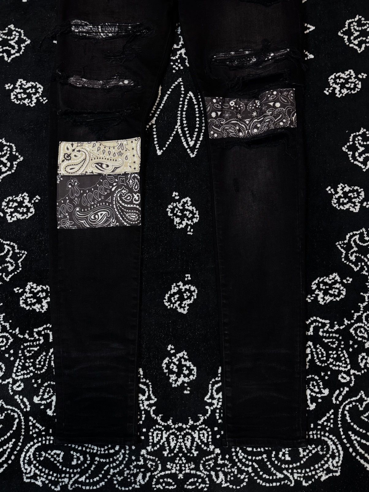 Amiri AMIRI BANDANA PATCH FADED JEANS Size US 34 / EU 50 - 8 Thumbnail