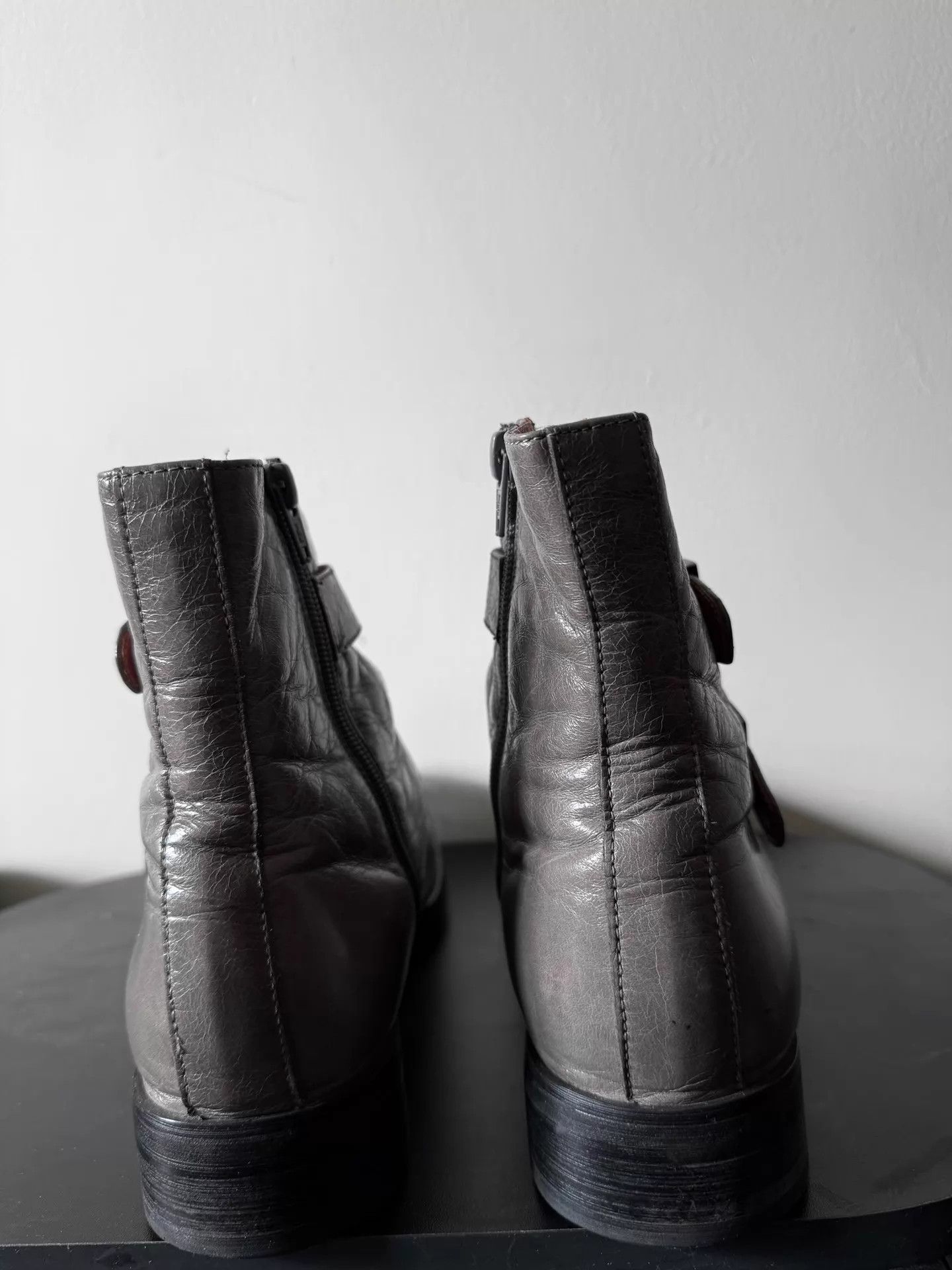 Gucci Gucci Vintage 00s Elephant Gray Buckle Boots 40 Size US 7 / EU 40 - 6 Thumbnail