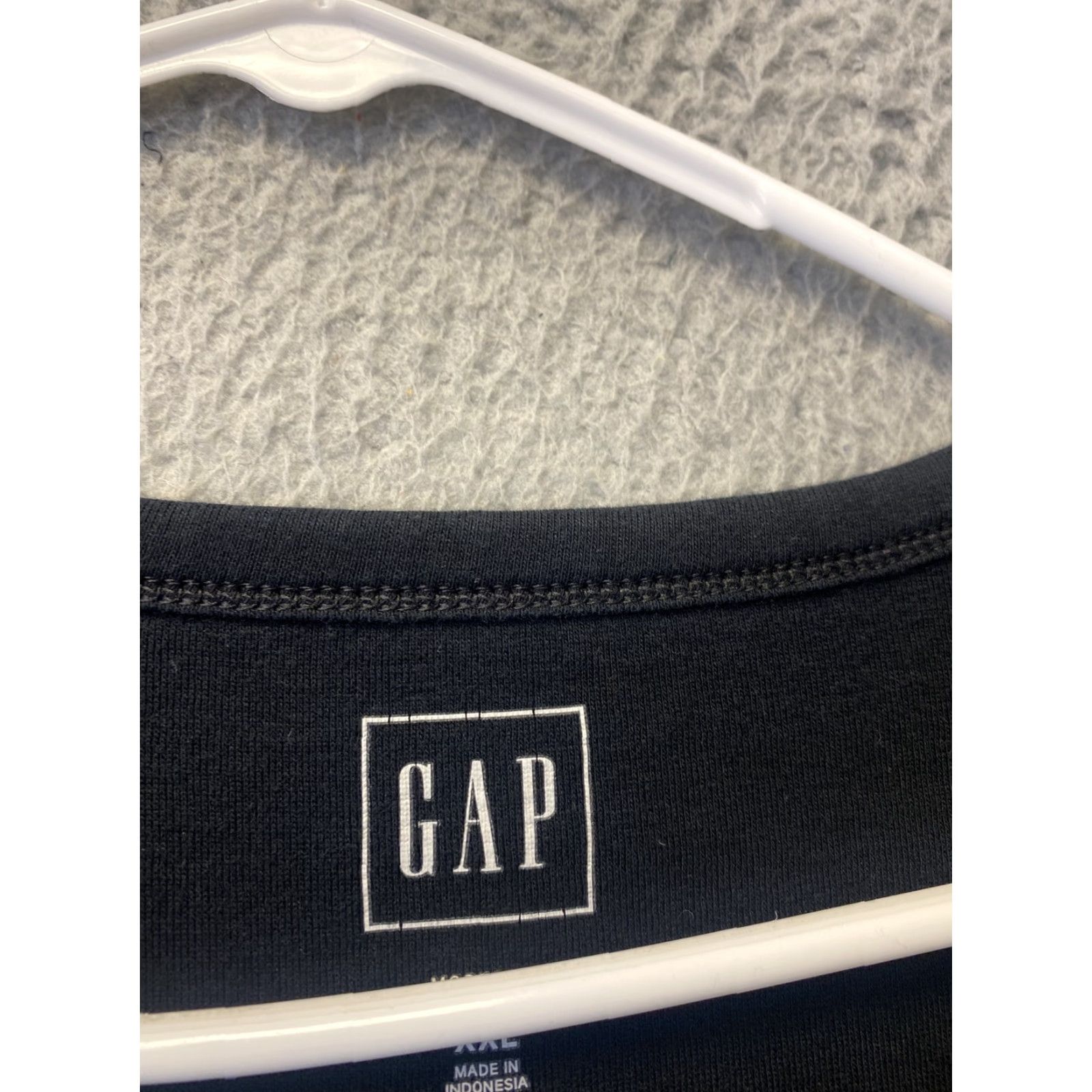 Gap Gap T Shirt Womens XXL Pullover Short Sleeve V Neck Outdoor Black /109-34 Size XXL / US 16-18 / IT 52-54 - 3 Thumbnail