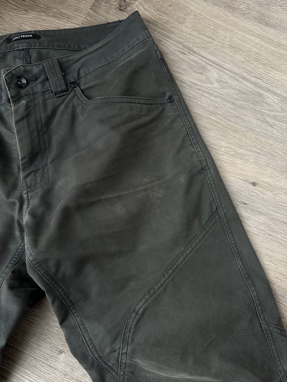 Arc'teryx × Vintage Vintage Arc’Teryx Green Faded distressed Pants Size US 32 / EU 48 - 9 Thumbnail