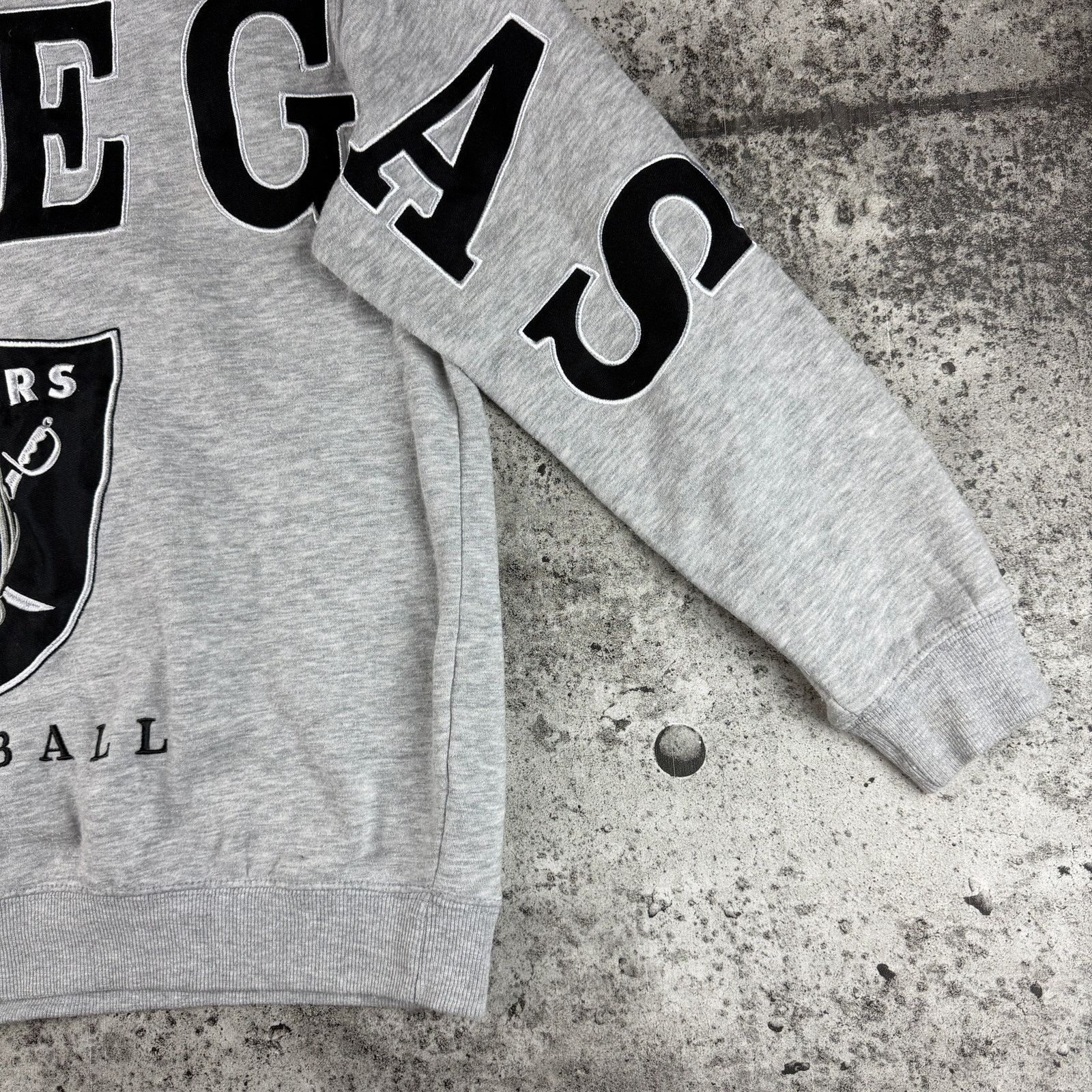 Japanese Brand × NFL Las Vegas Raider Spell Out Patch Logo Sweatshirt Size Small Size US S / EU 44-46 / 1 - 6 Thumbnail