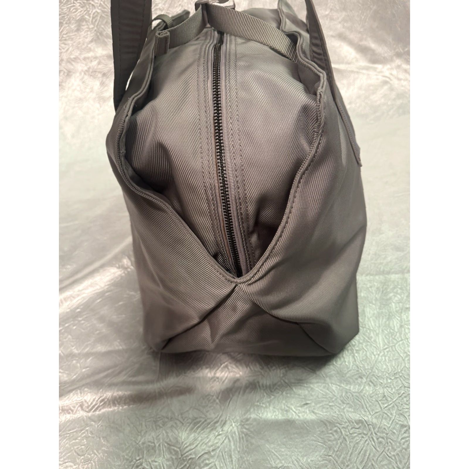 Lululemon LULULEMON Athletica Shoulder Bag Weekend Bag Duffle Large Unisex Adults Grey Cotton with Thermoplastic Size ONE SIZE - 7 Thumbnail