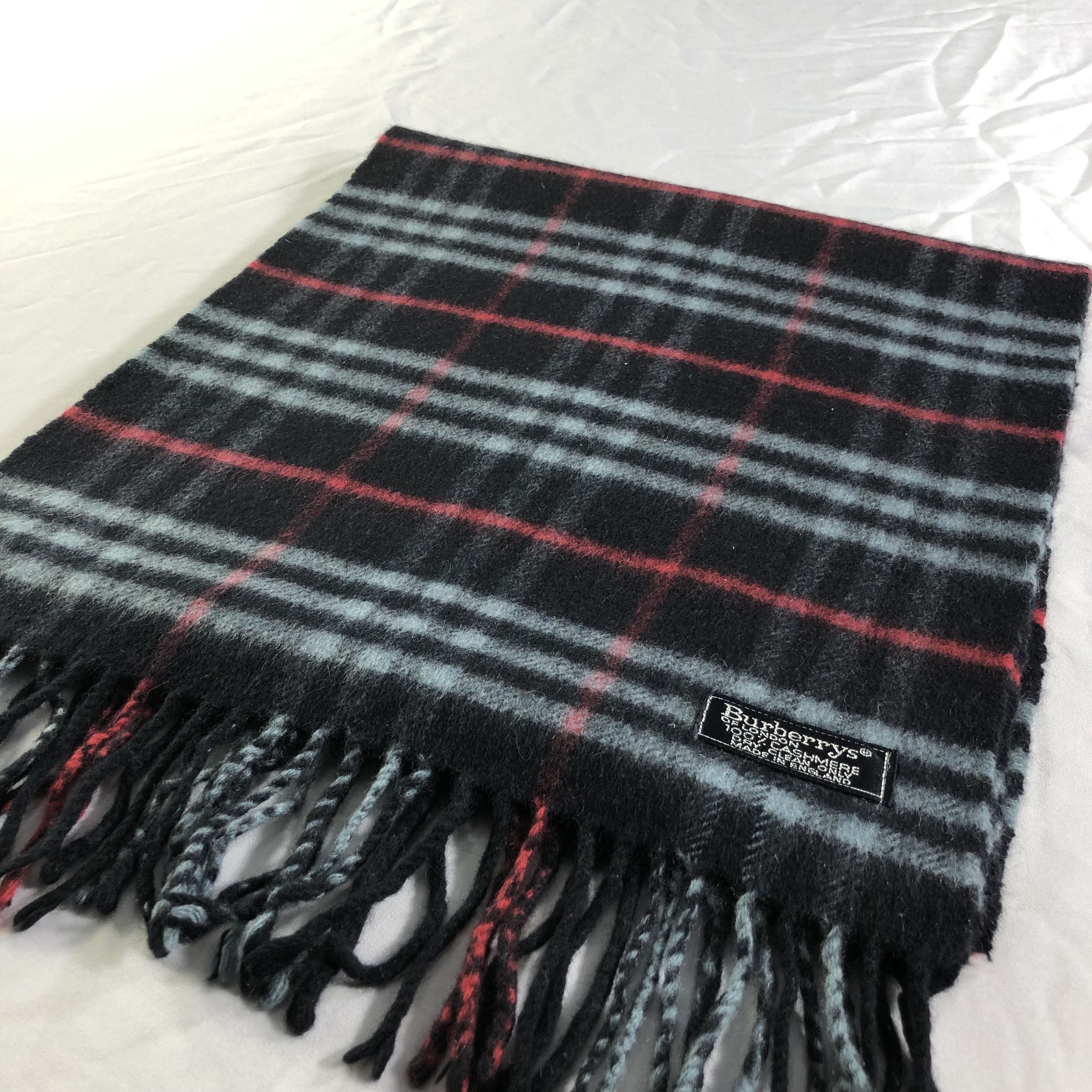 Burberry Burberrys Nova Check Cashmere Scarf Muffler Neckwear V2252 Size ONE SIZE - 3 Thumbnail