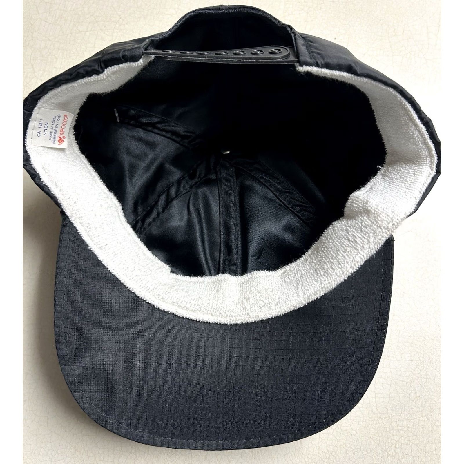 Vintage VINTAGE Yupoong Snapback Hat Black/Pink Embroidered 90s Waterproof Nylon NWT Unisex Adults One Size Men Women Boys Girls Size ONE SIZE - 7 Thumbnail