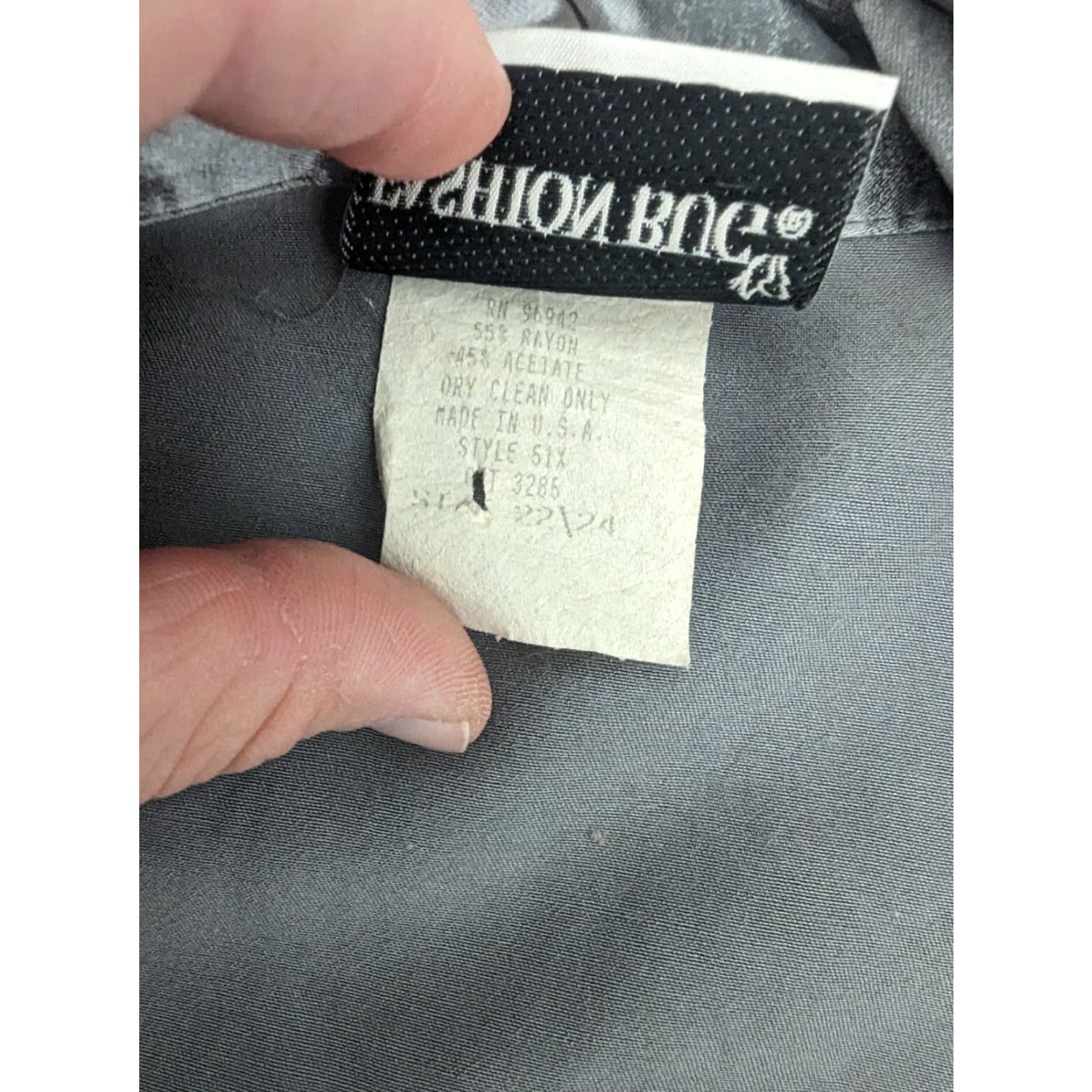 Vintage VINTAGE Gray Floral Short Sleeves Button Satin Blouse Top 22/24W 2XL Womens Shirt Blouse 80s 90s Y2K Fashion Size XXL / US 16-18 / IT 52-54 - 5 Thumbnail