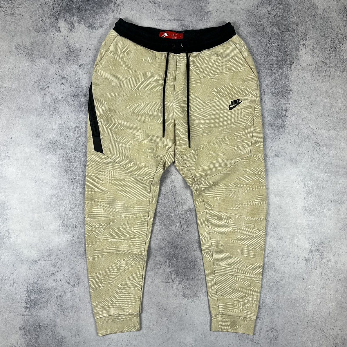 Nike Nike Tech Fleece beige camo drill track pants Size US 32 / EU 48 - 2 Thumbnail