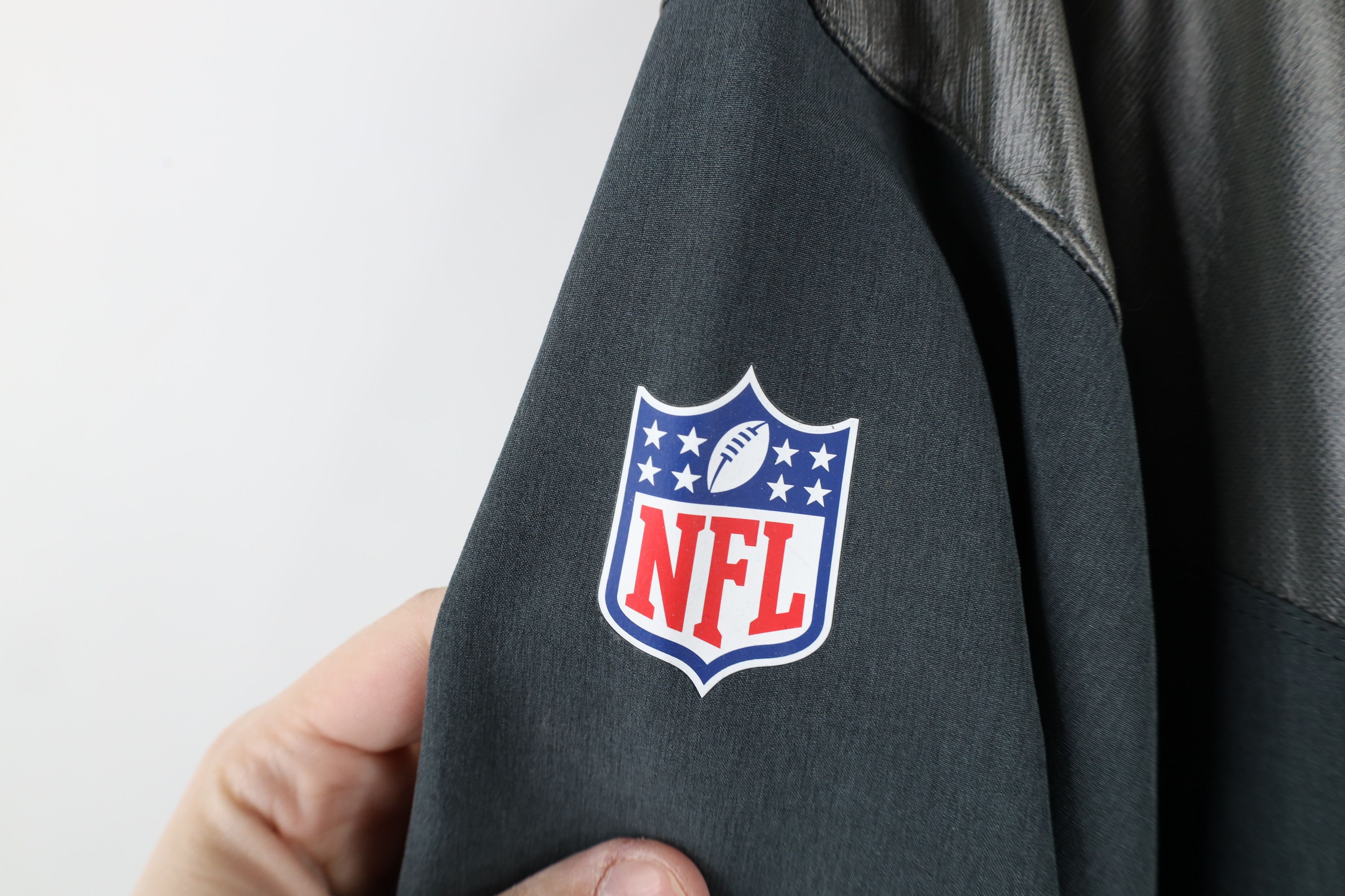 Nike × Vintage Nike On Field Jacksonville Jaguars Football Hooded Jacket Size US L / EU 52-54 / 3 - 7 Thumbnail