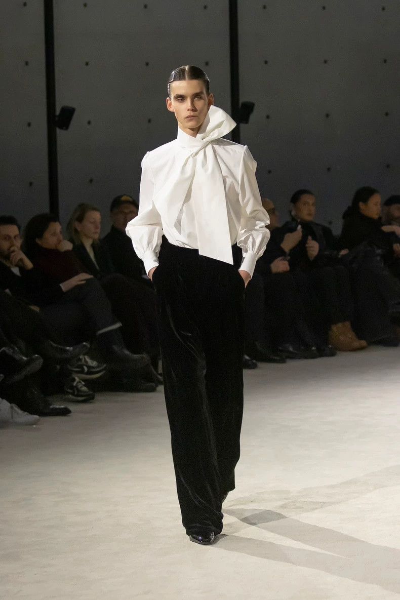 Saint Laurent Paris saint laurent paris size 38 23 FW show white big bow shirt Size S / US 4 / IT 40 - 6 Thumbnail