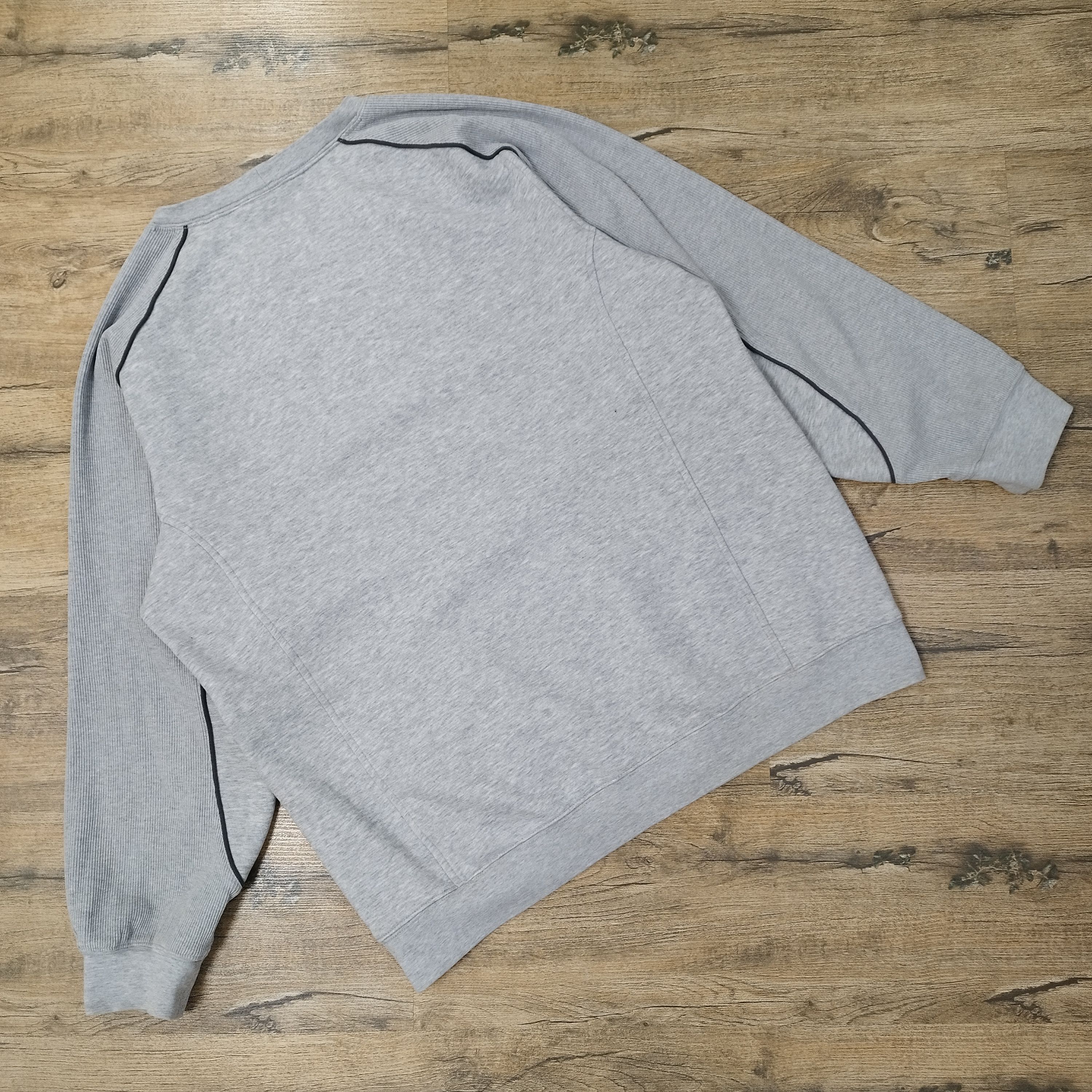 Nike Vintage Nike Center Swoosh Embroidered Sweatshirt Grey L Y2K Size US L / EU 52-54 / 3 - 9 Thumbnail