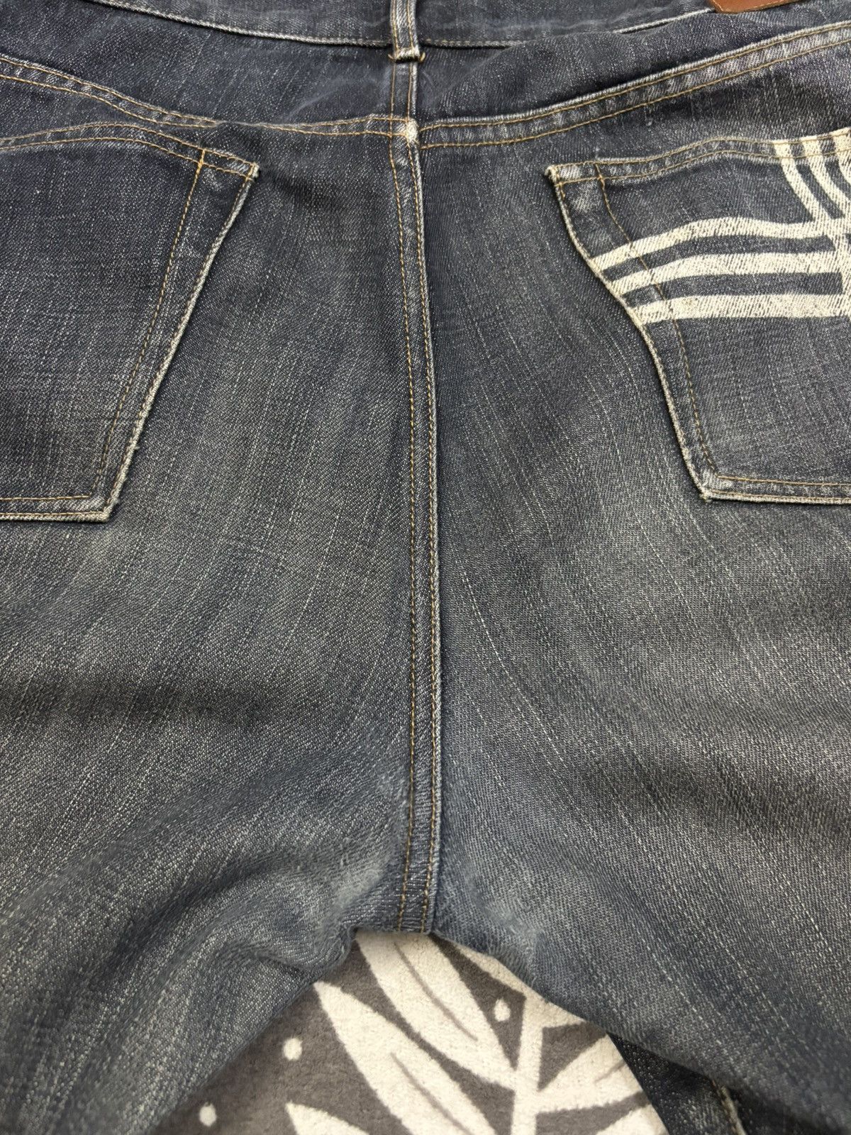 Burberry Vintage Burberry London NovaCheck Loose Fit Distressed Jeans Size US 34 / EU 50 - 12 Thumbnail