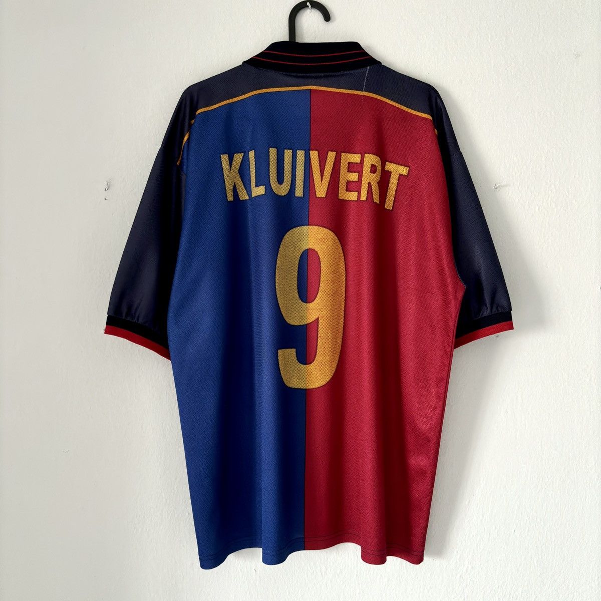 Vintage 1999 2000 FC Barcelona Retro Vintage Home Kit Soccer Jersey Size US L / EU 52-54 / 3 - 6 Thumbnail