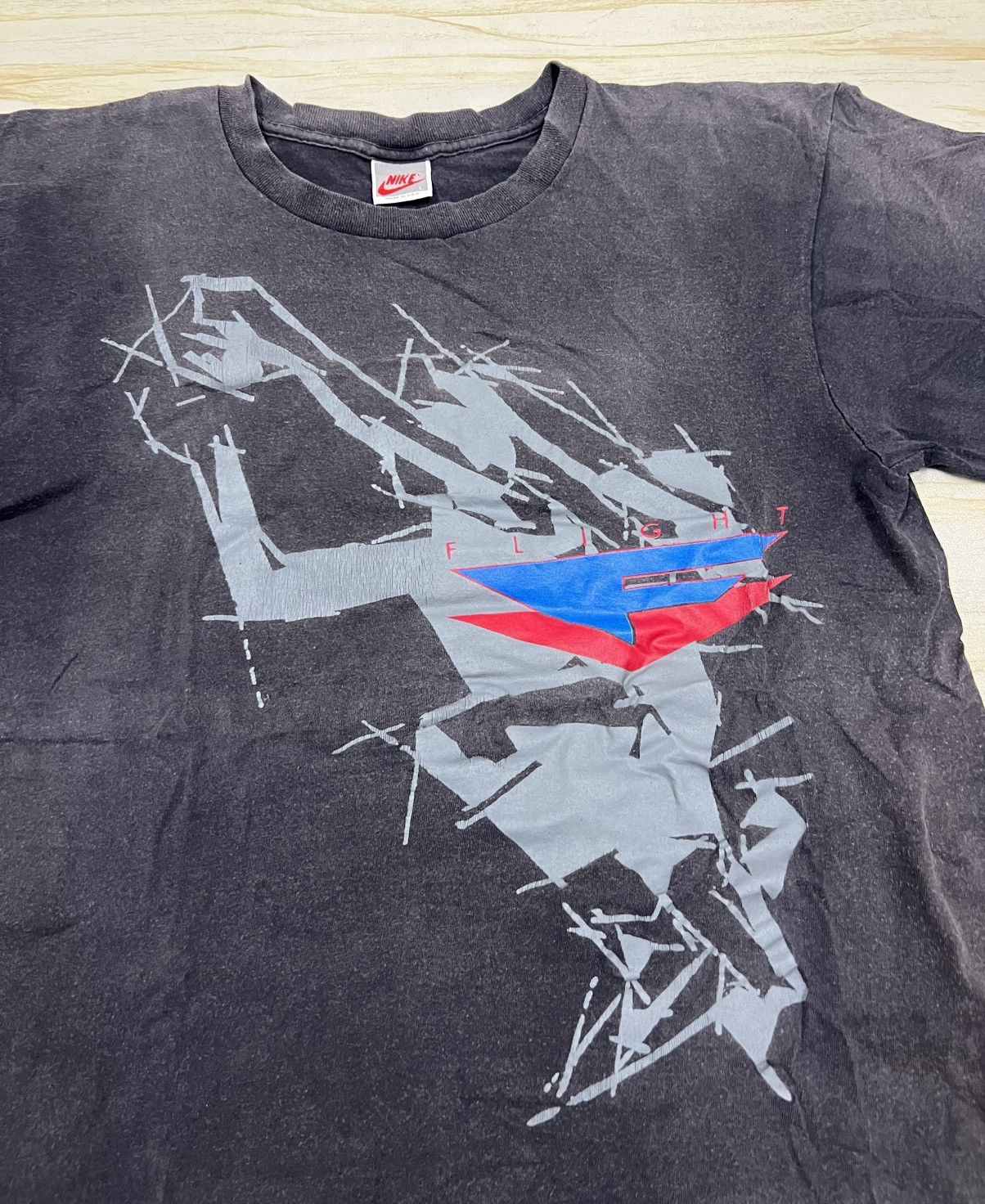 Nike 90s Nike Flight Sun Faded T-shirt Size US L / EU 52-54 / 3 - 2 Thumbnail