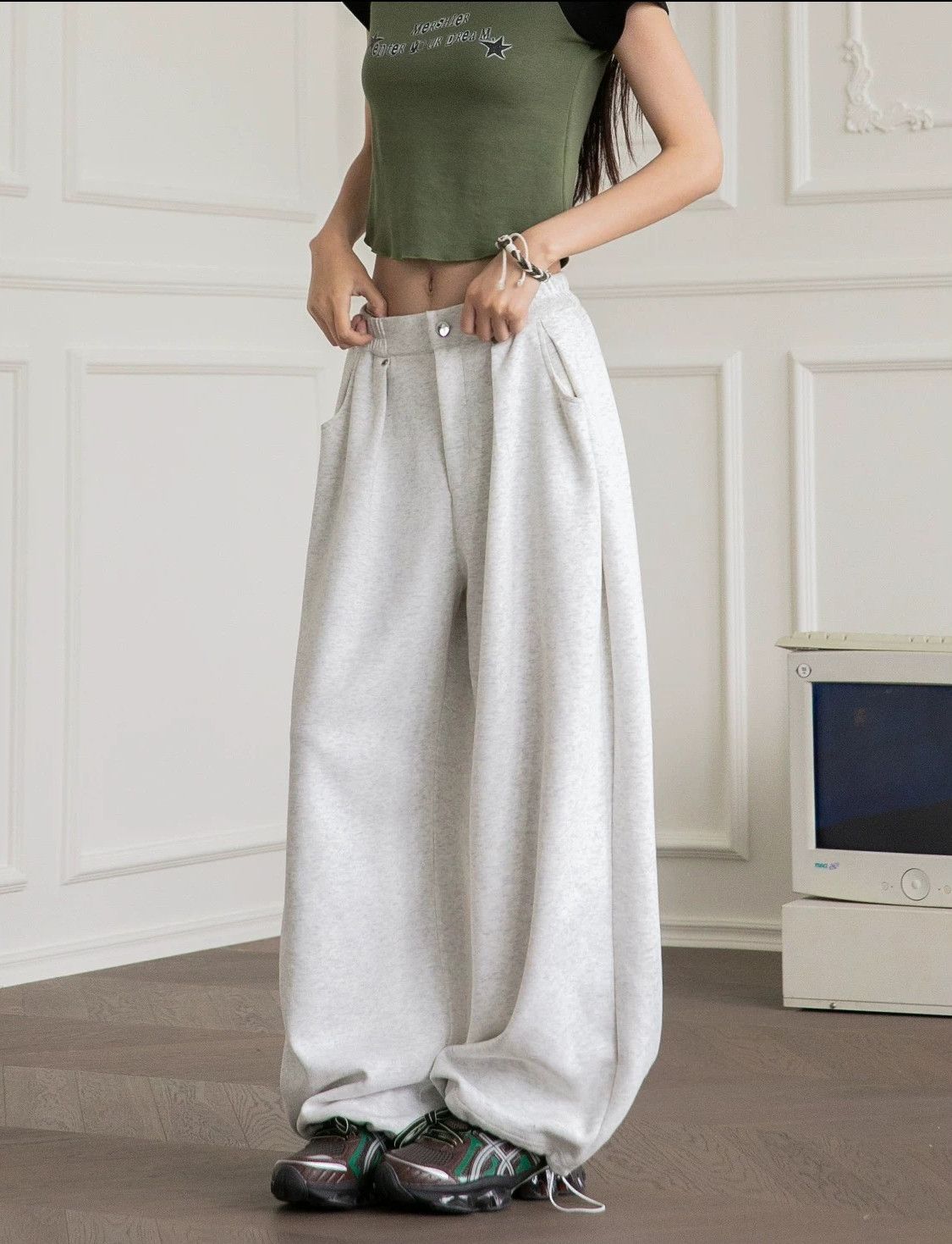 Japanese Brand × Jean Women Baggy Sweatpants Size US 27 - 1 Thumbnail