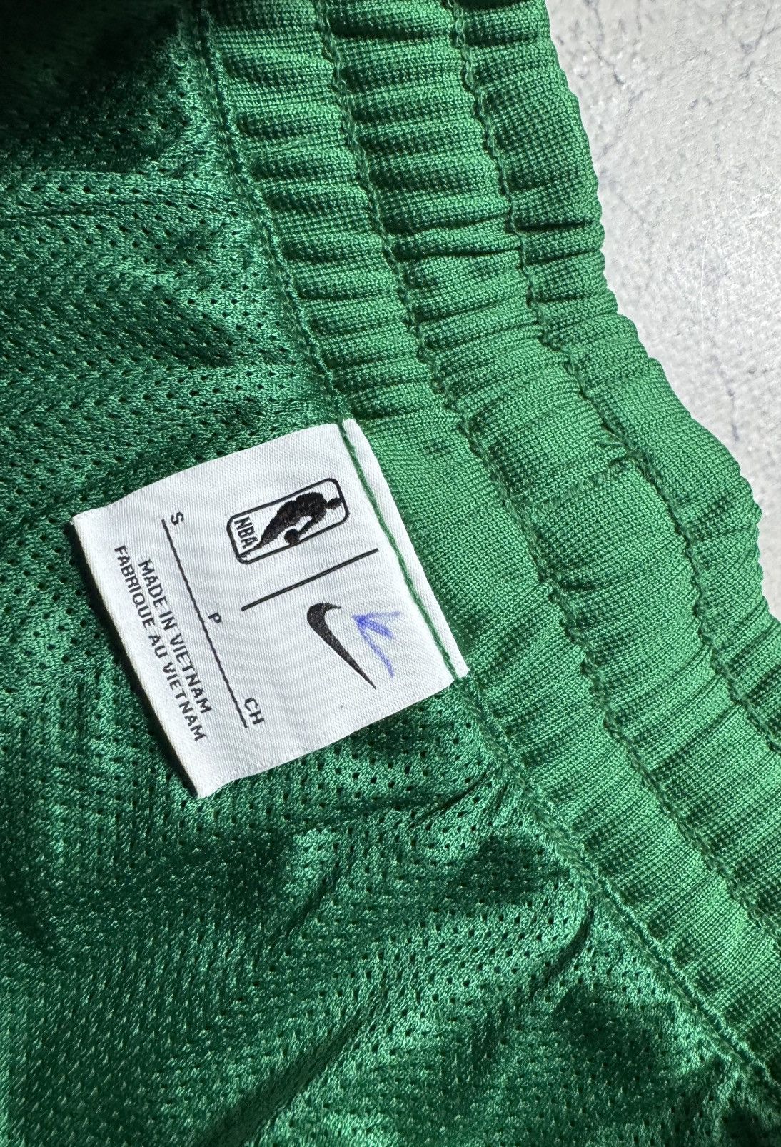 Nike Nike NBA Celtics Nylon Baggy Track Pants Size S Size US 30 / EU 46 - 5 Thumbnail