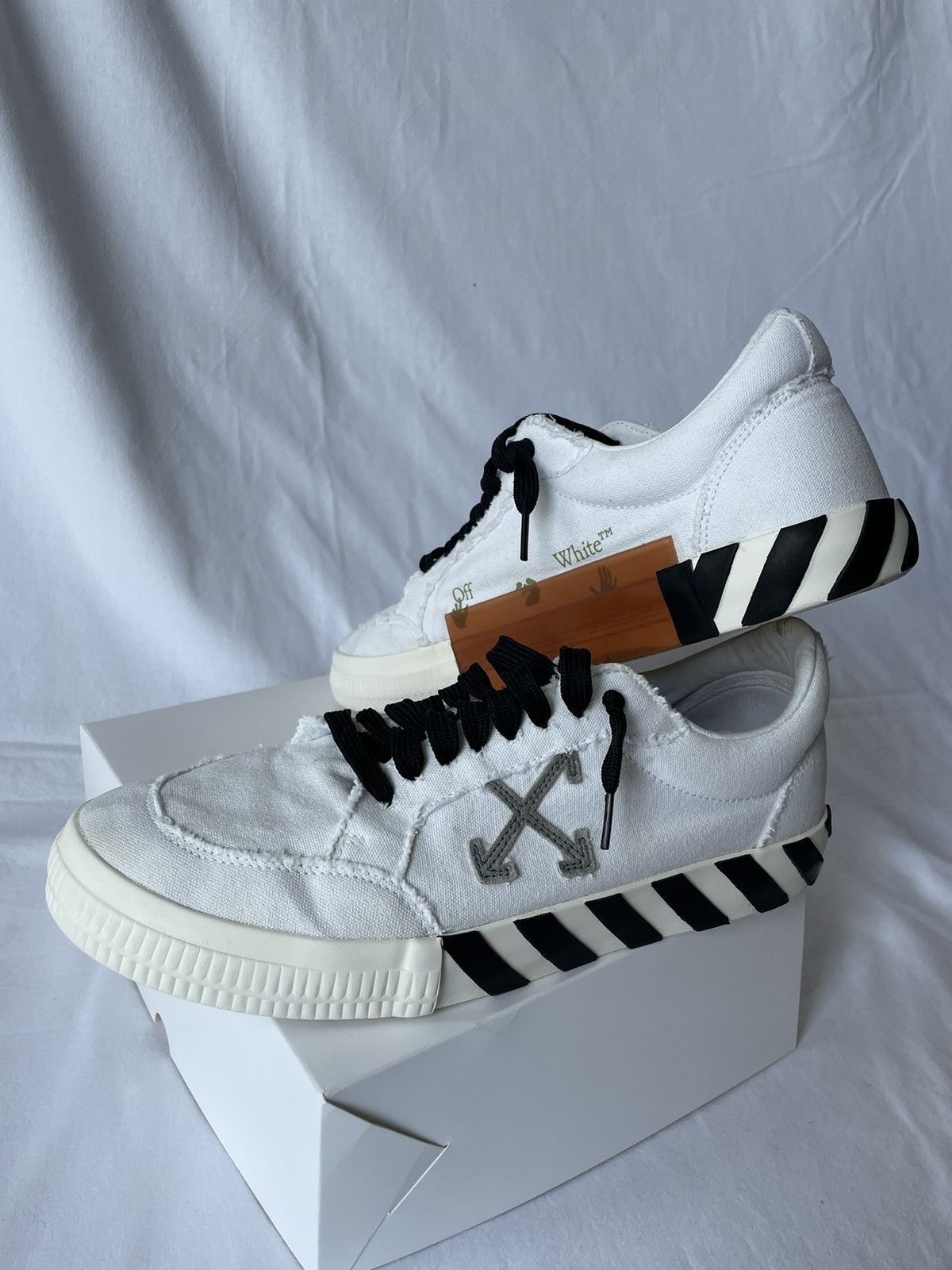 Off-White Off White Vulcanized Low sneakers Size US 10.5 / EU 43-44 - 2 Thumbnail