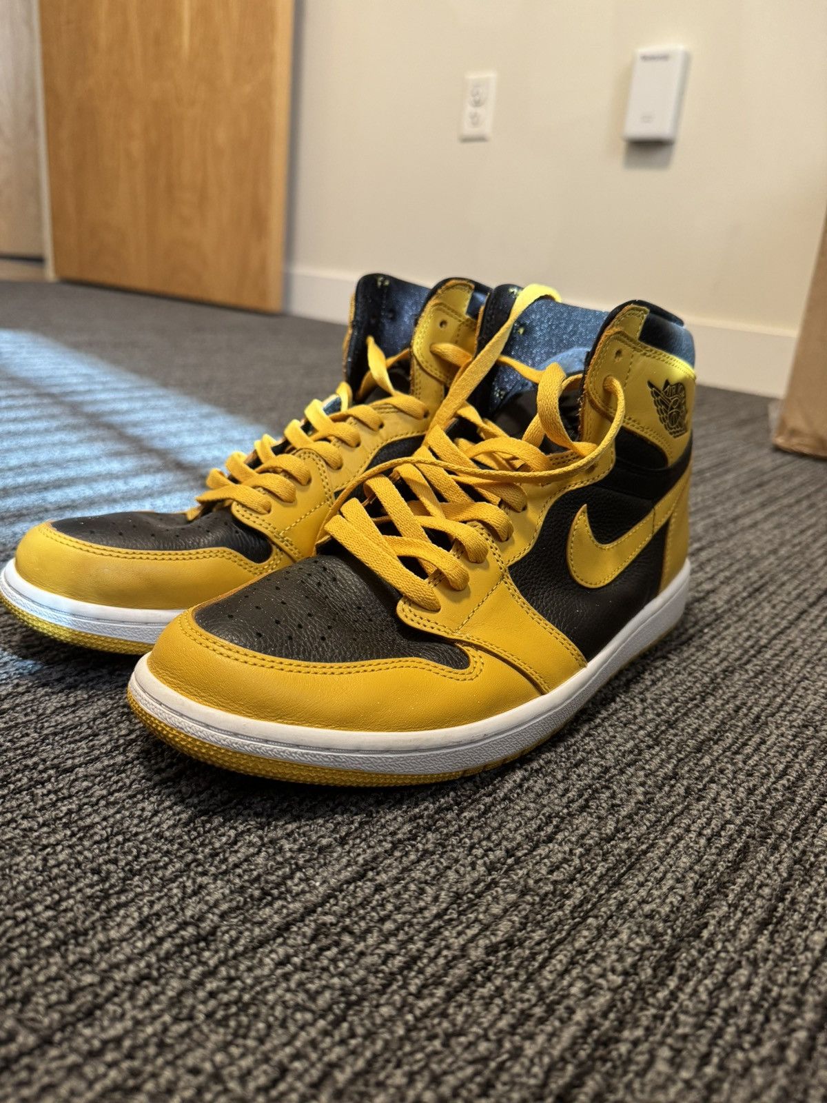 Nike Air Jordan High Retro Size US 11 / EU 44 - 2 Thumbnail