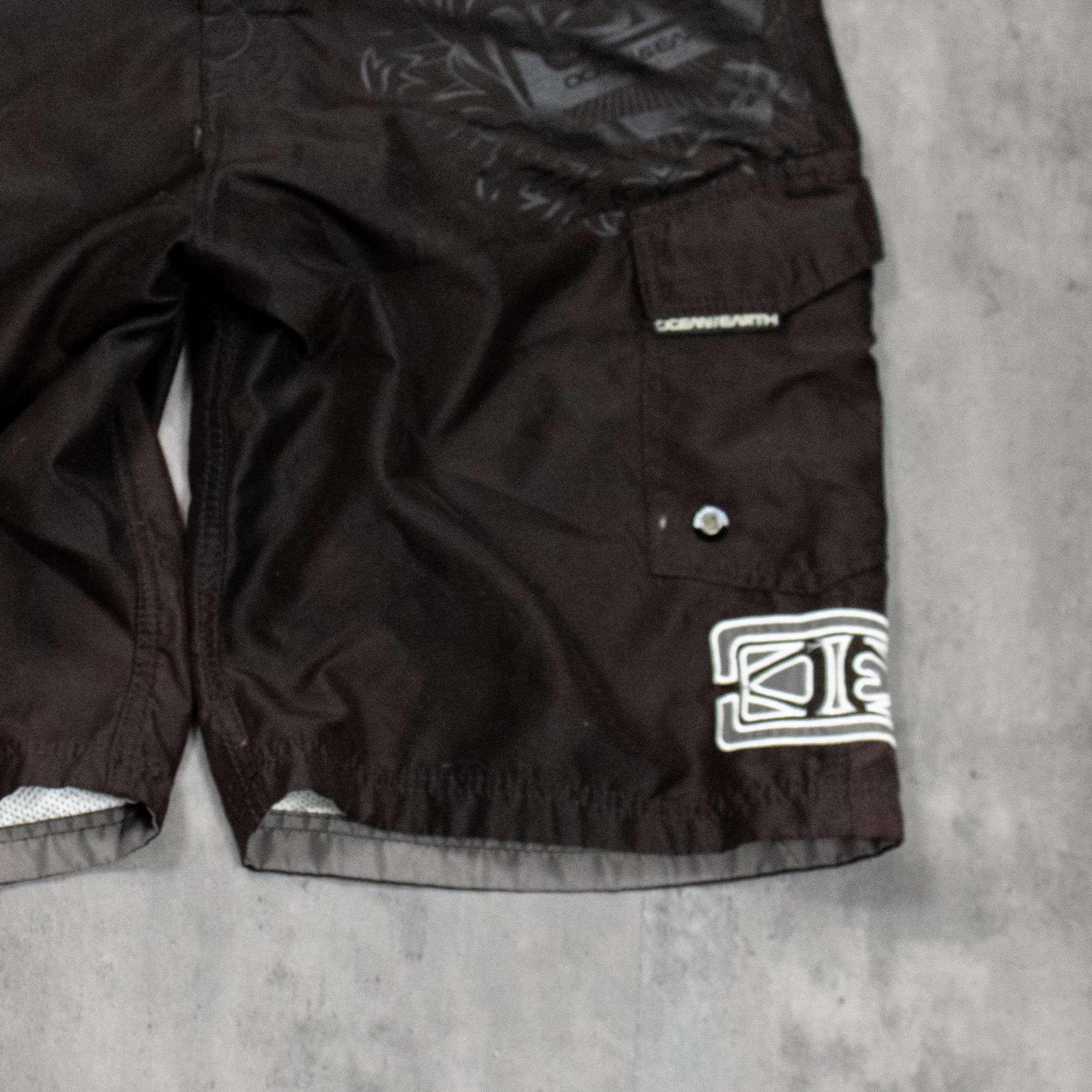 Japanese Brand Y2K 00's Tribal Baggy Long Inseam Cargo Water Swim Short's Size US 34 / EU 50 - 3 Thumbnail
