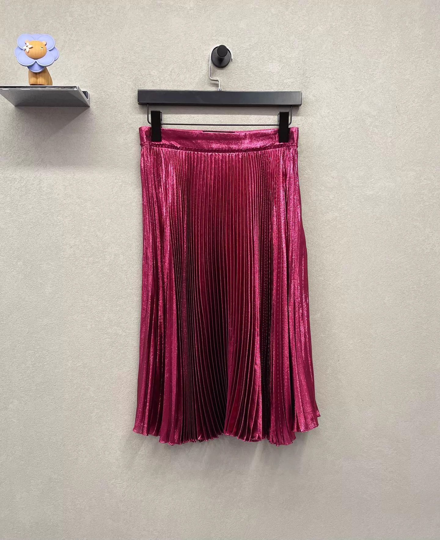 Gucci Gucci Women's Red Pleated Skirt 42 Size 28" / US 6 / IT 42 - 1 Thumbnail