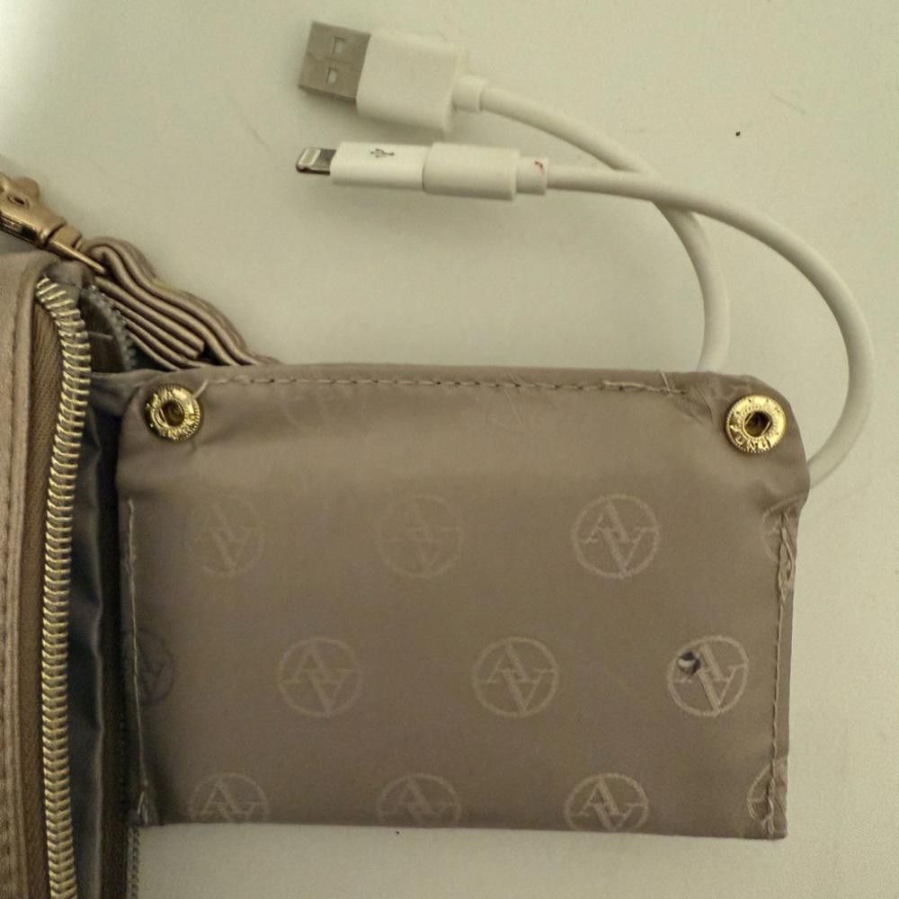 Designer Adrienne Vittadini Gold Charging Wristlet Clutch Powerbank Size ONE SIZE - 5 Thumbnail
