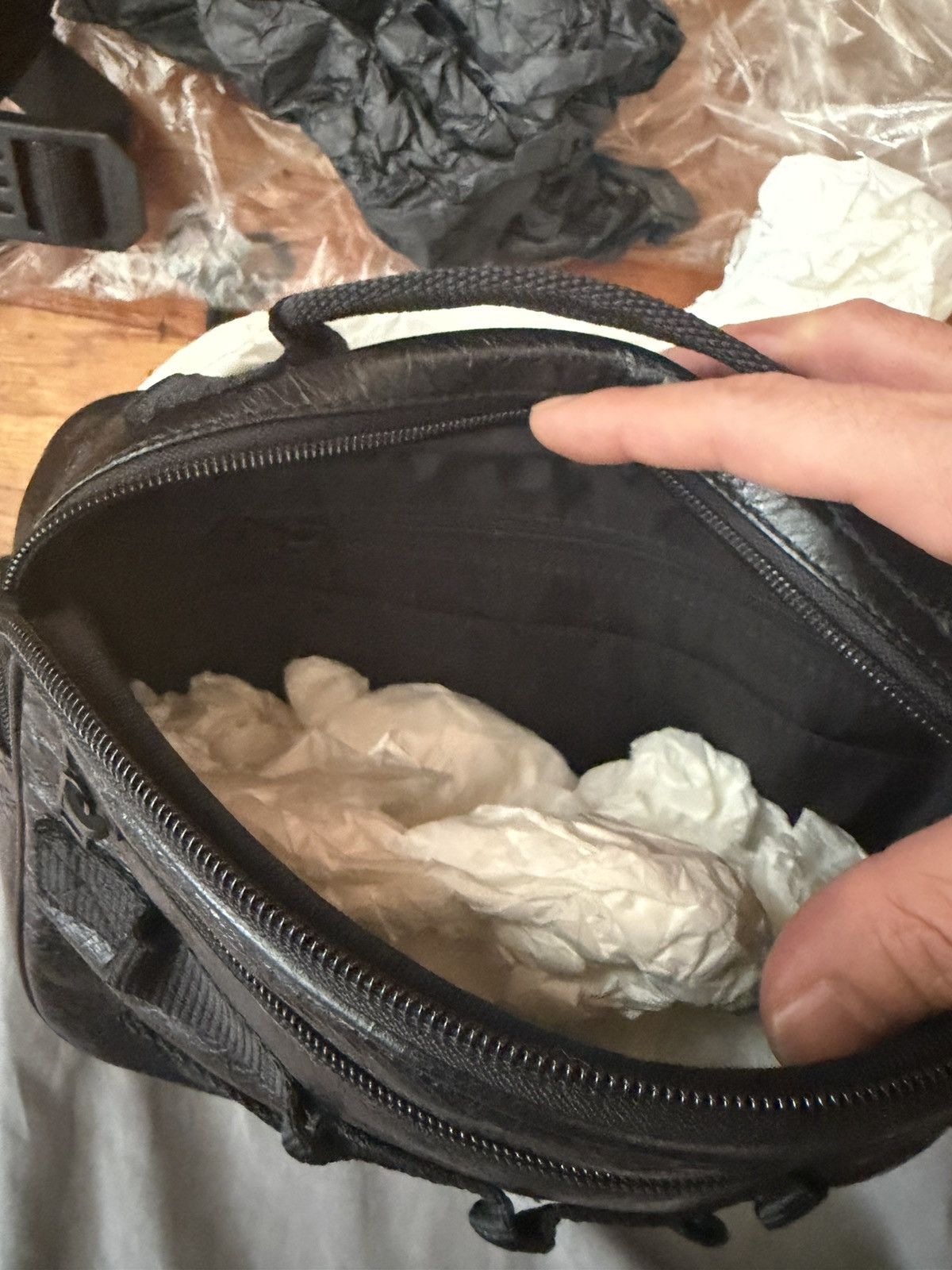 Balenciaga Balenciaga Army pouch strap bag/ messenger leather bag Size ONE SIZE - 4 Thumbnail