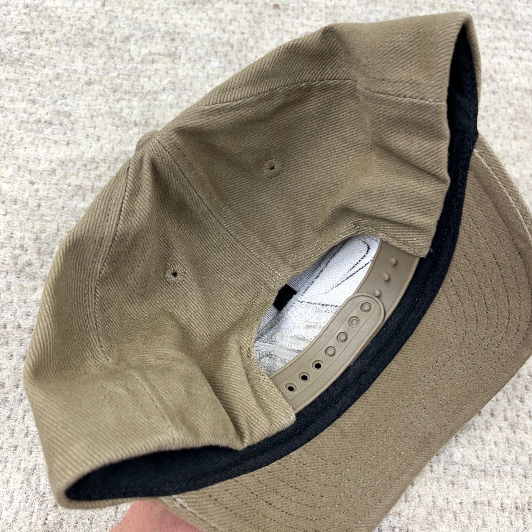 Nike VINTAGE Nike Hat Cap Snapback Brown Tan Swoosh Spell Out 90s Taiwan Rare Khaki Mens One Size Brown Nike Hat Snapback 90s Taiwan Rare Khaki Size ONE SIZE - 6 Thumbnail