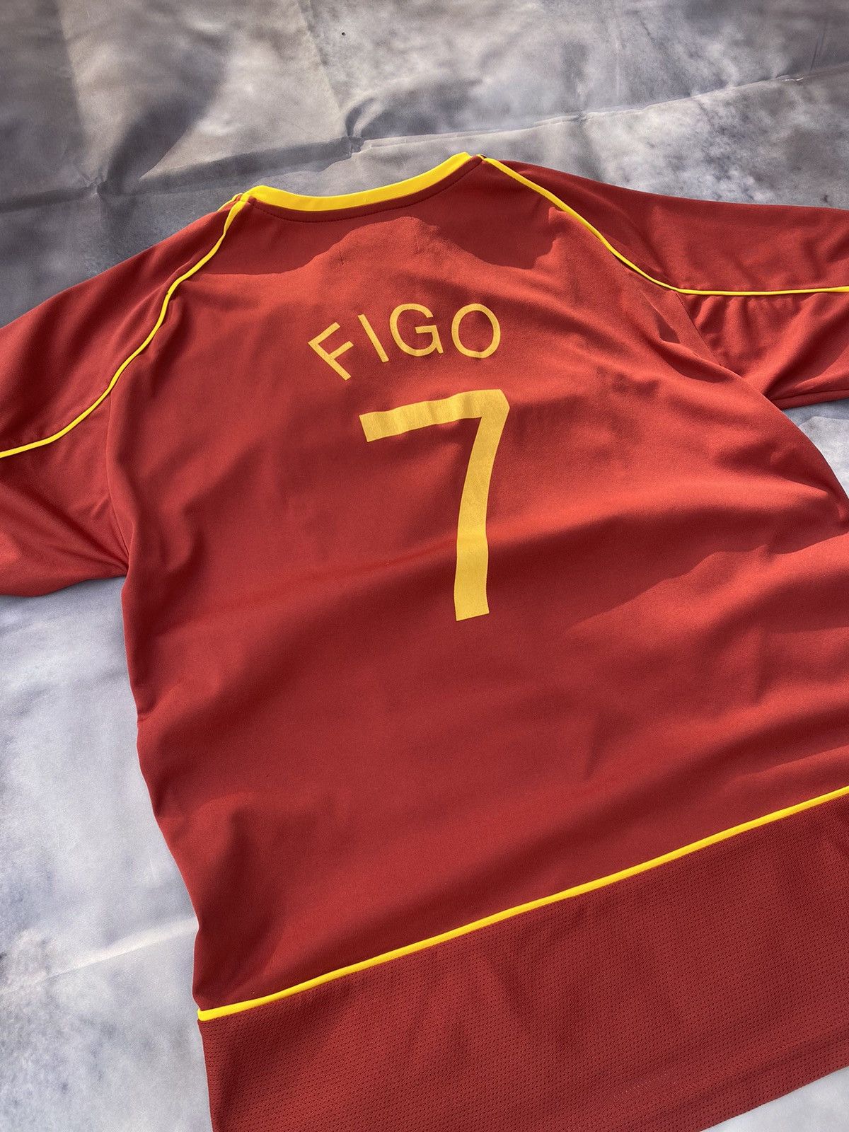 Vintage Vintage Portugal 2002-04 Home Football Soccer Jersey Figo #7 Size US M / EU 48-50 / 2 - 14 Thumbnail
