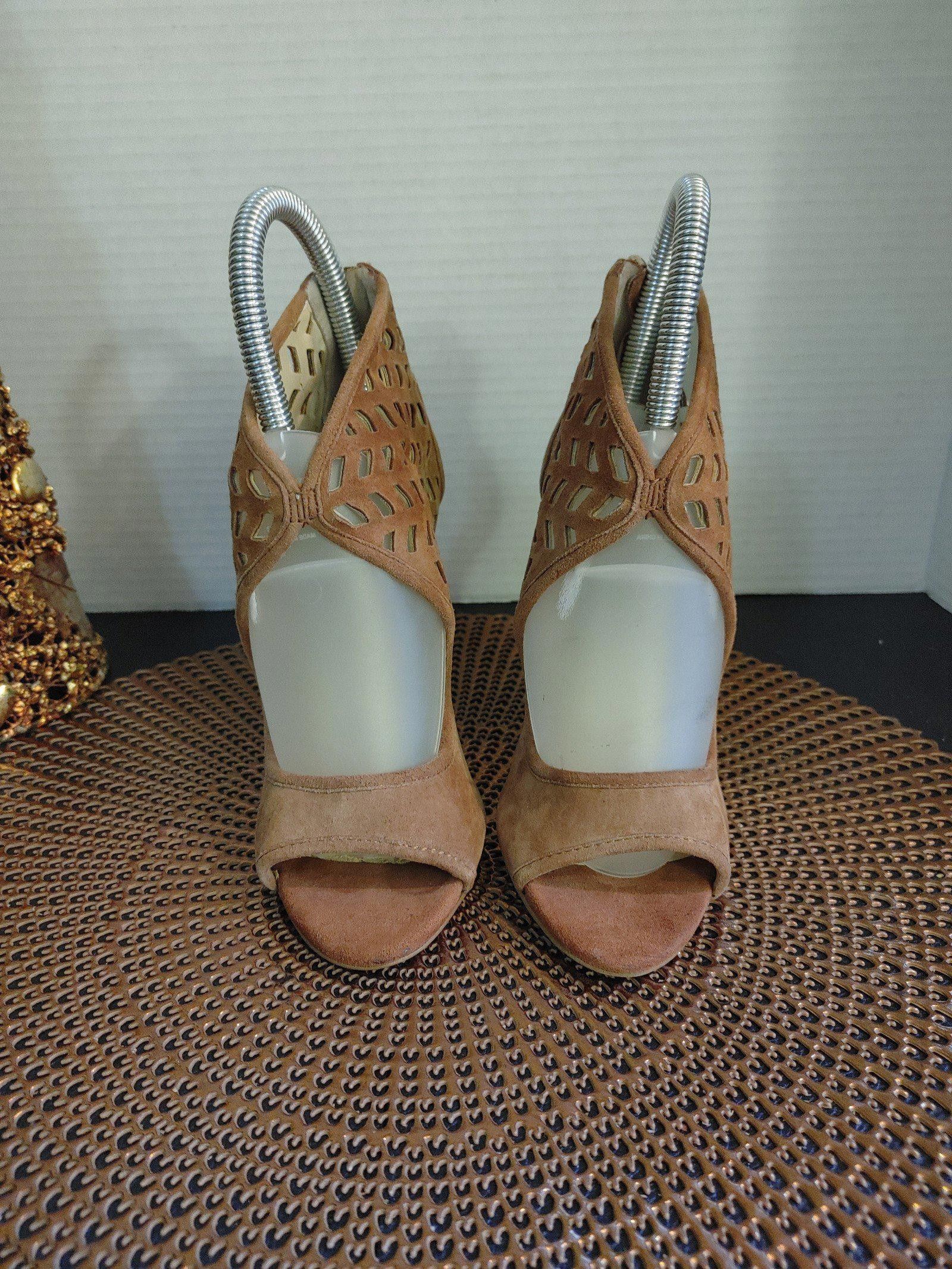 Designer BCBG Camdynn Suede Heels Size 4M Size US 7.5 / IT 37.5 - 2 Thumbnail