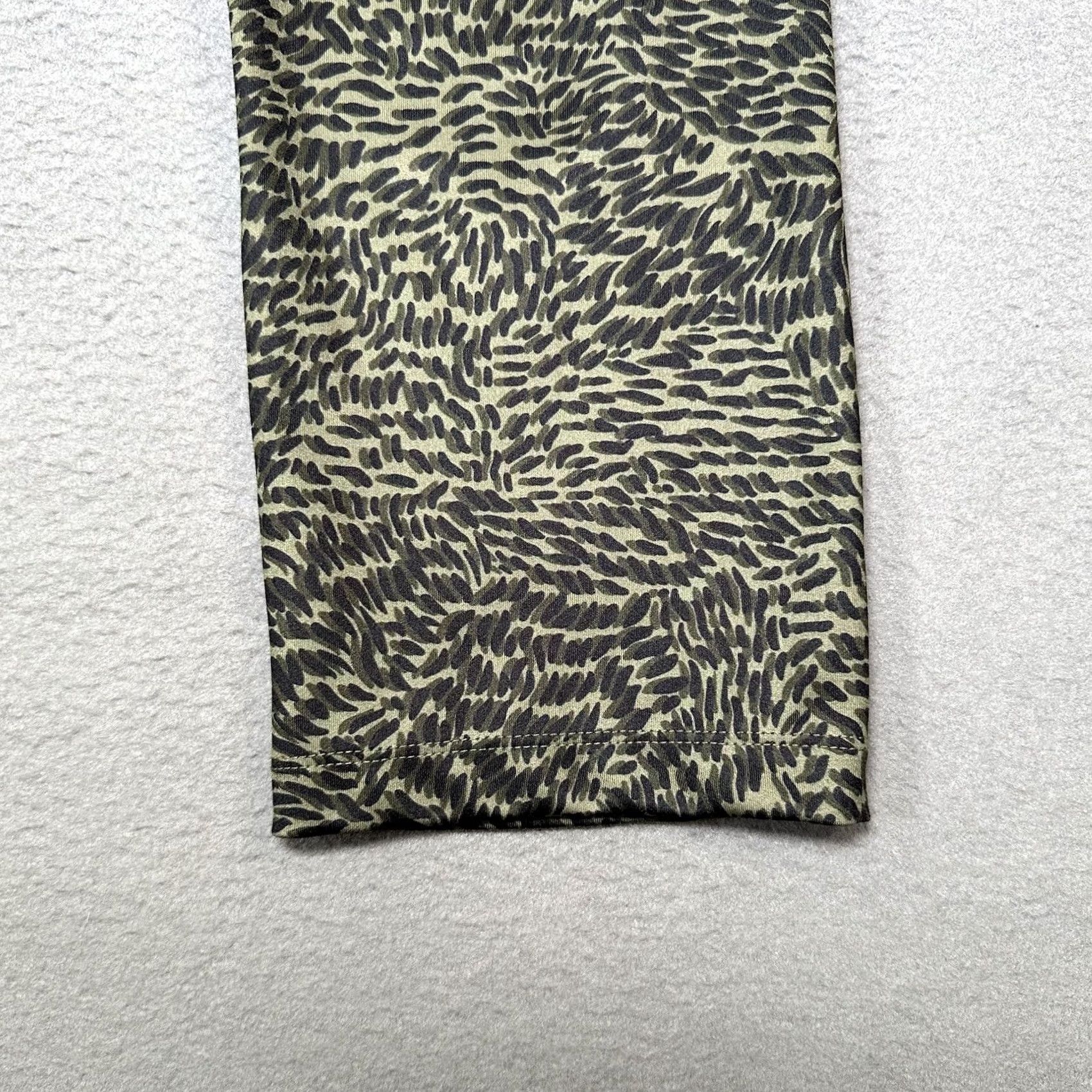 Merrell Merrell Pants Capri Leggings Leopard Print Gray Women Small Athletic Stretch EUC Capris Size 28" / US 6 / IT 42 - 5 Thumbnail